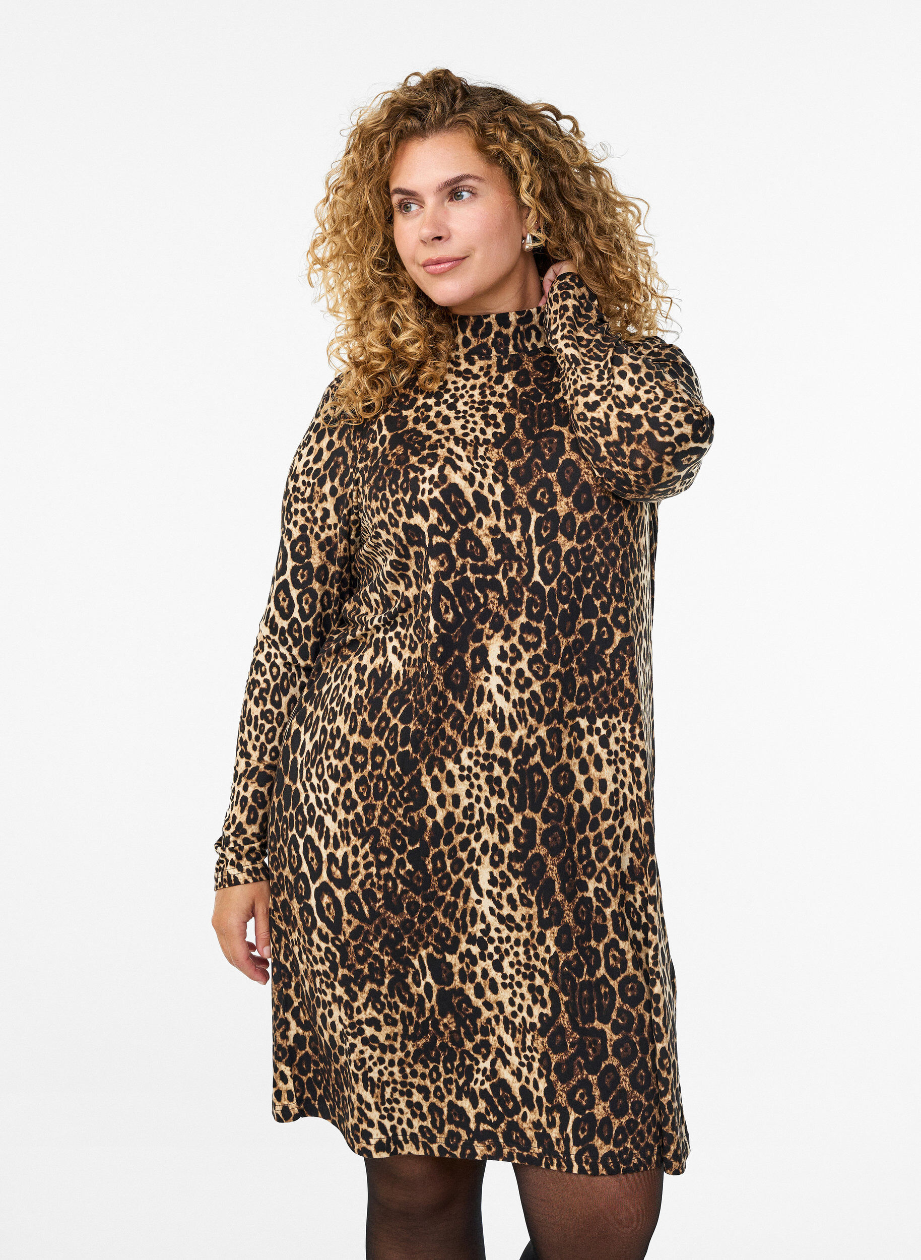 FLASH - L&aring;ng&auml;rmad kl&auml;nning med turtleneck, Svart, Model