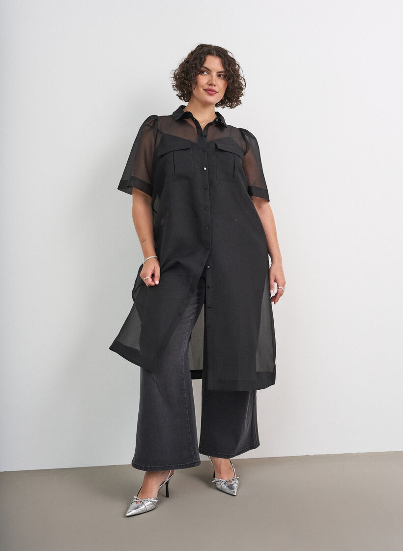 Kl&auml;nning i organza med br&ouml;stfickor och puff&auml;rmar, Svart, Model image number 0