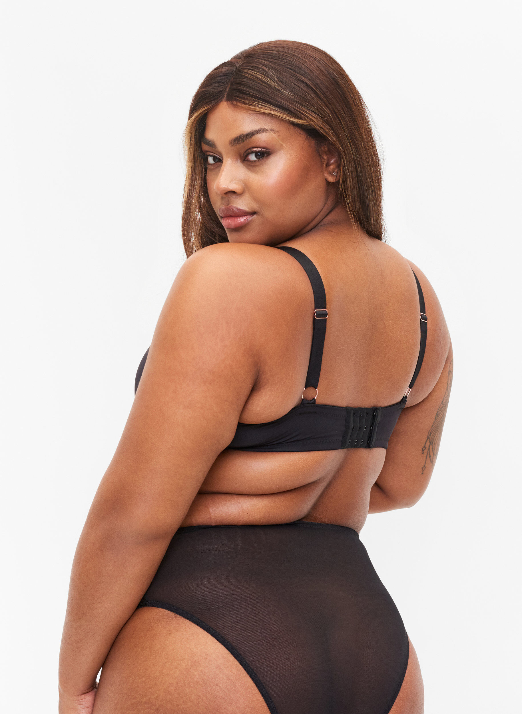 Zizzi Full cover bh med bygel och sn&ouml;rningsdetaljer, Black, Model image number 1