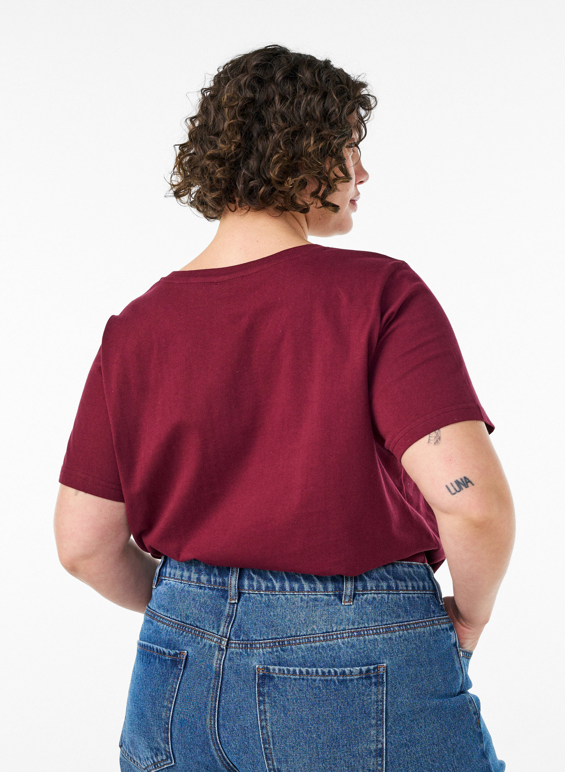 ZizziT-shirt i ekologisk bomull med ett sportigt texttryck, R&ouml;d, Model image number 2