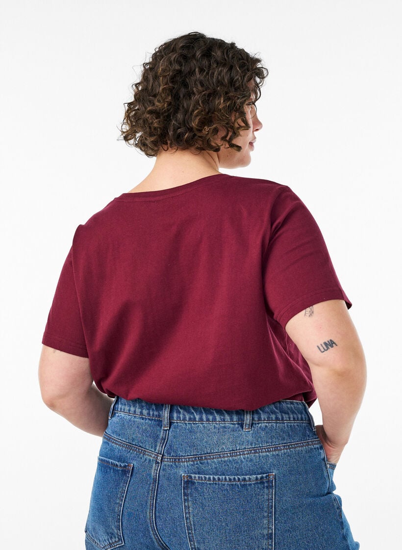 T-shirt i ekologisk bomull med ett sportigt texttryck, R&ouml;d, Model image number 2