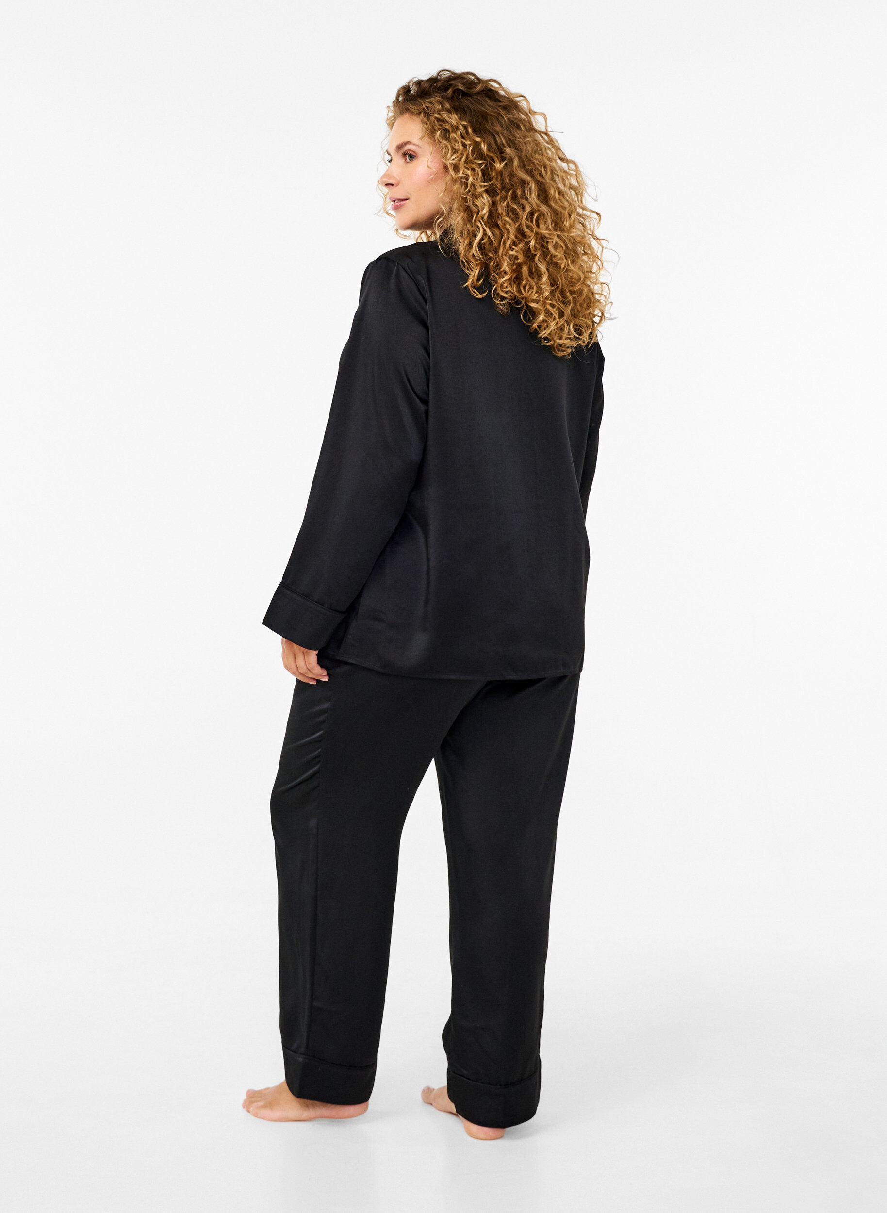 Zizzi Pyjamasbyxor i satin med res&aring;r i midjan, Black, Model image number 1
