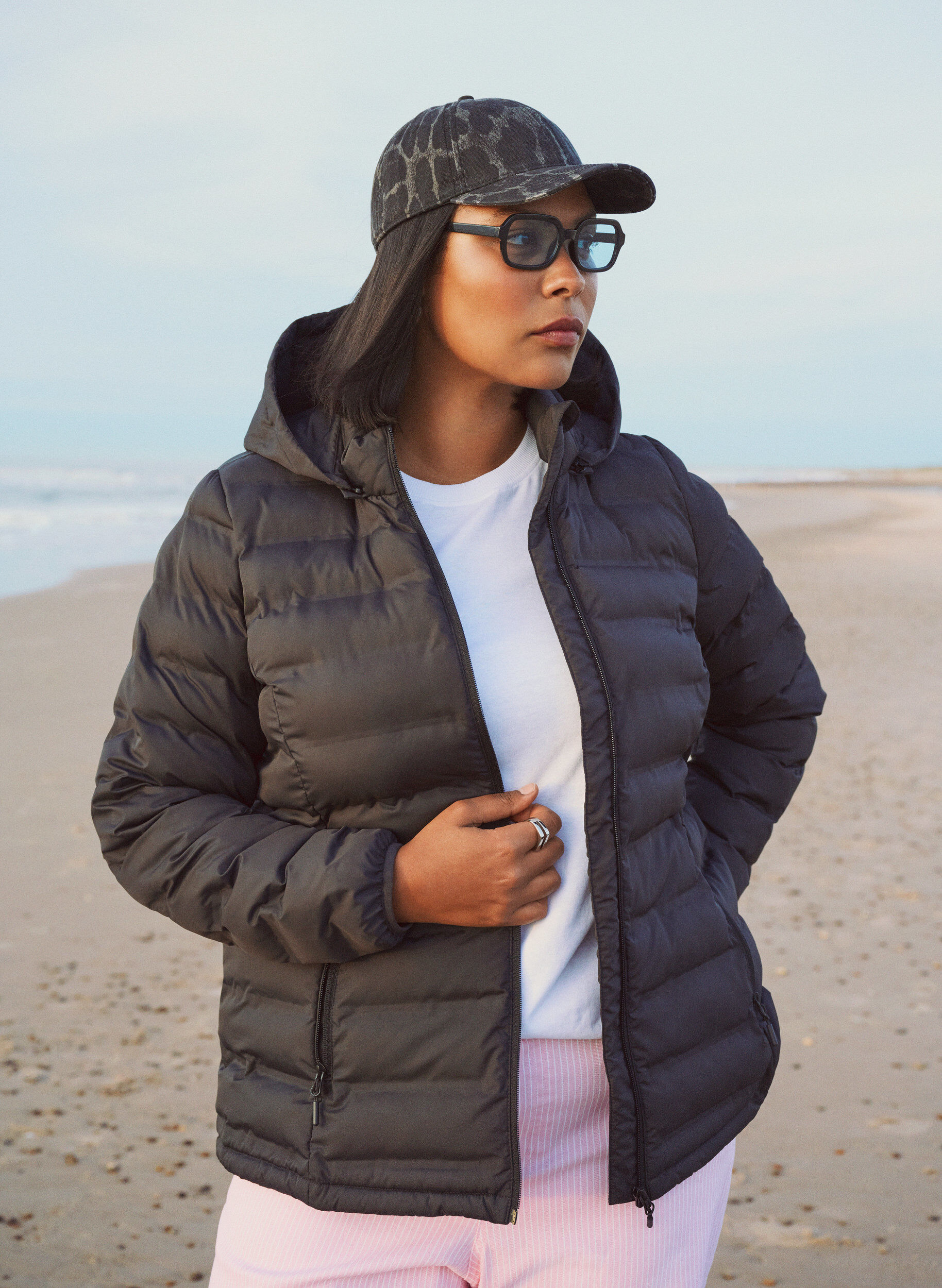 Zizzi Vattenavvisande l&auml;ttviktsjacka med huva, Svart, Image image number 0