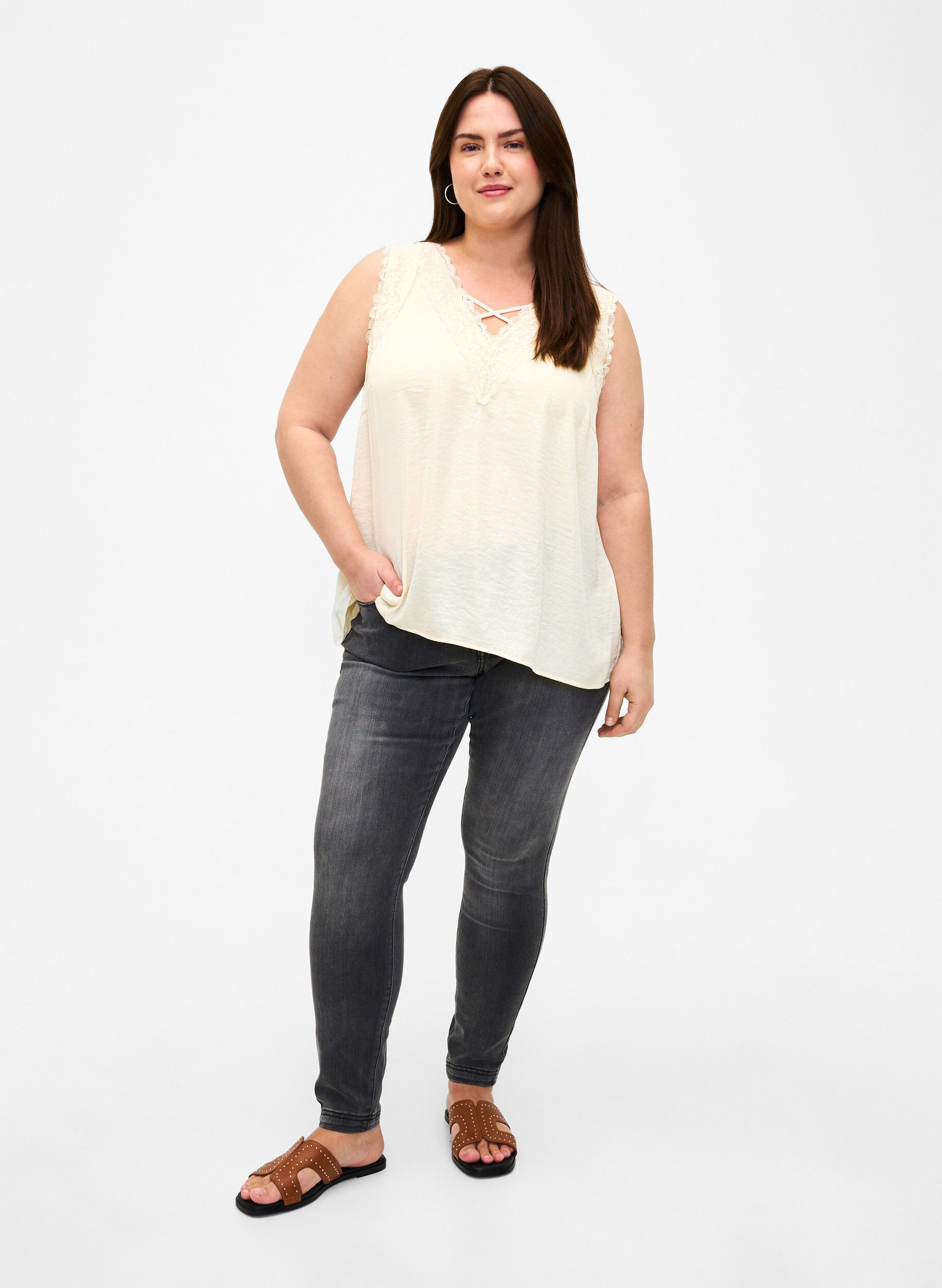 Zizzi Topp med spets och korsdetaljer, White Smoke, Model image number 2