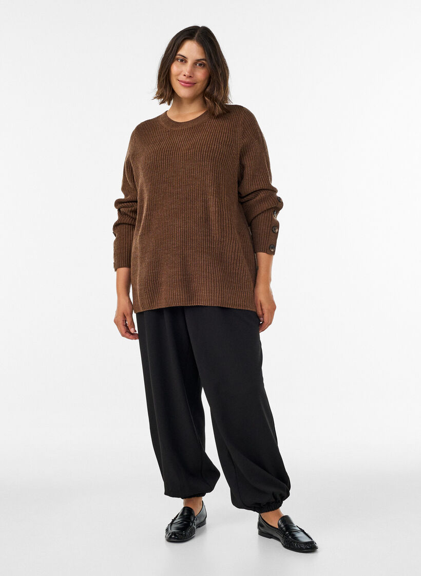 Stickad blus med ribbstruktur och knappdetaljer, Brun, Model image number 1