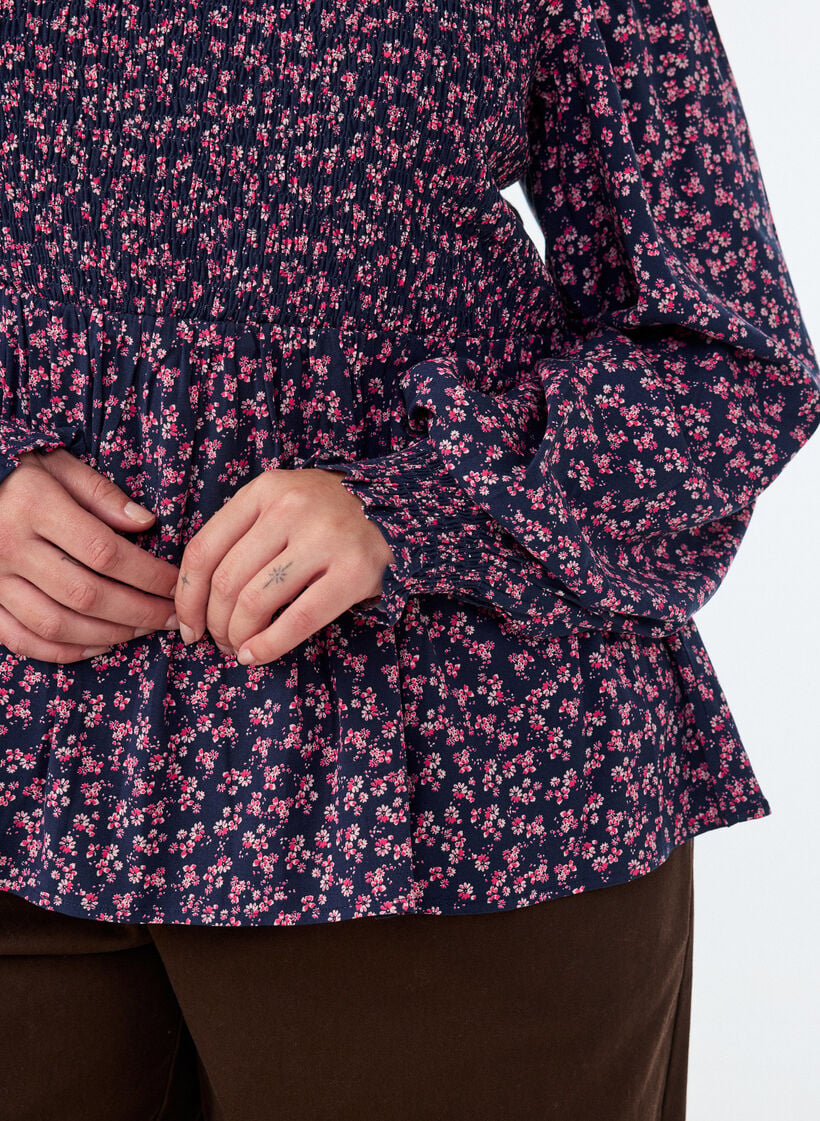 Blus med smock upptill och blommigt m&ouml;nster, Bl&aring;, Model image number 3