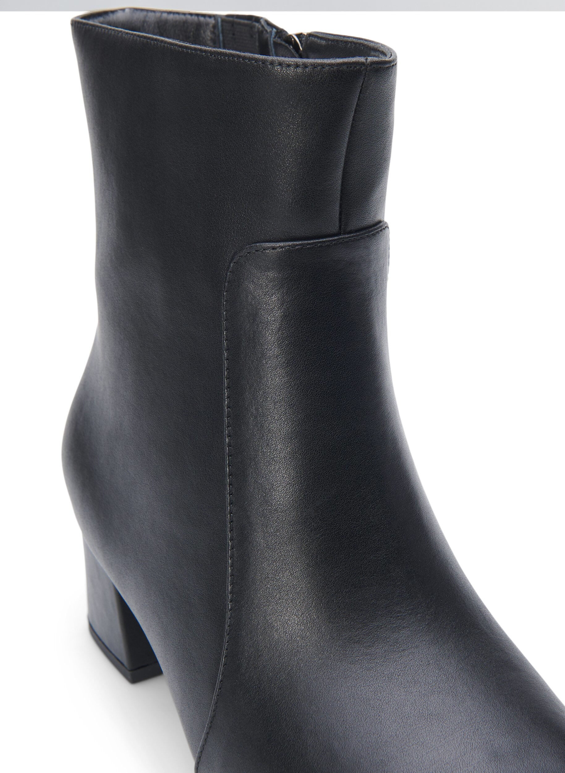 Zizzi Wide fit - Ankelboots med klack i l&auml;der, Black, Packshot image number 3