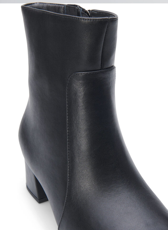 Wide fit - Ankelboots med klack i läder, Black, Packshot image number 3