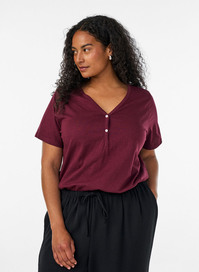 T-shirt med knappdetalj, M&ouml;rk Bordeaux, Model image number 0