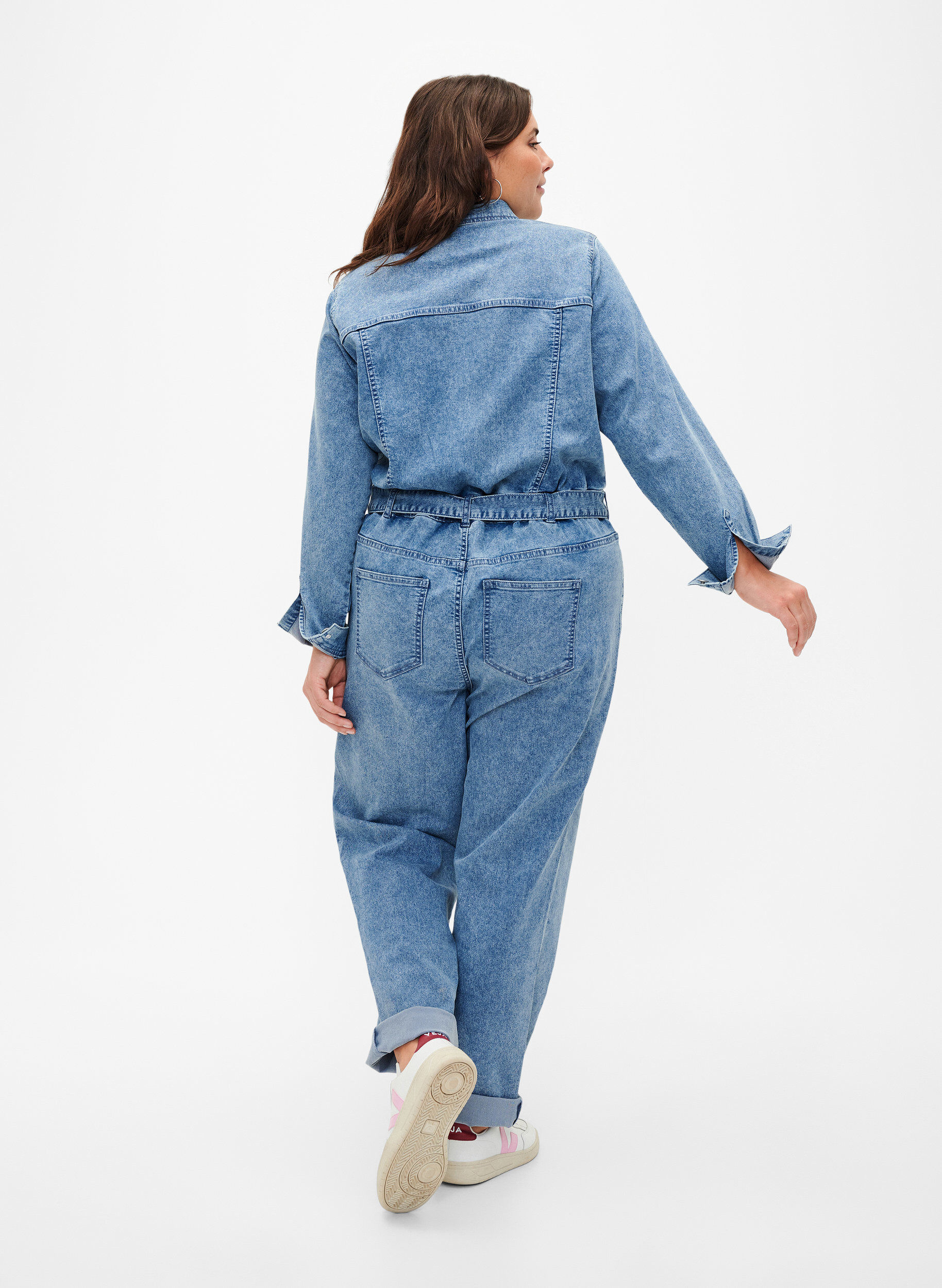Zizzi L&aring;ng&auml;rmad jumpsuit i denim, Light Blue Denim, Model image number 1