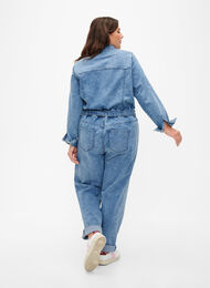 Långärmad jumpsuit i denim, Light Blue Denim, Model