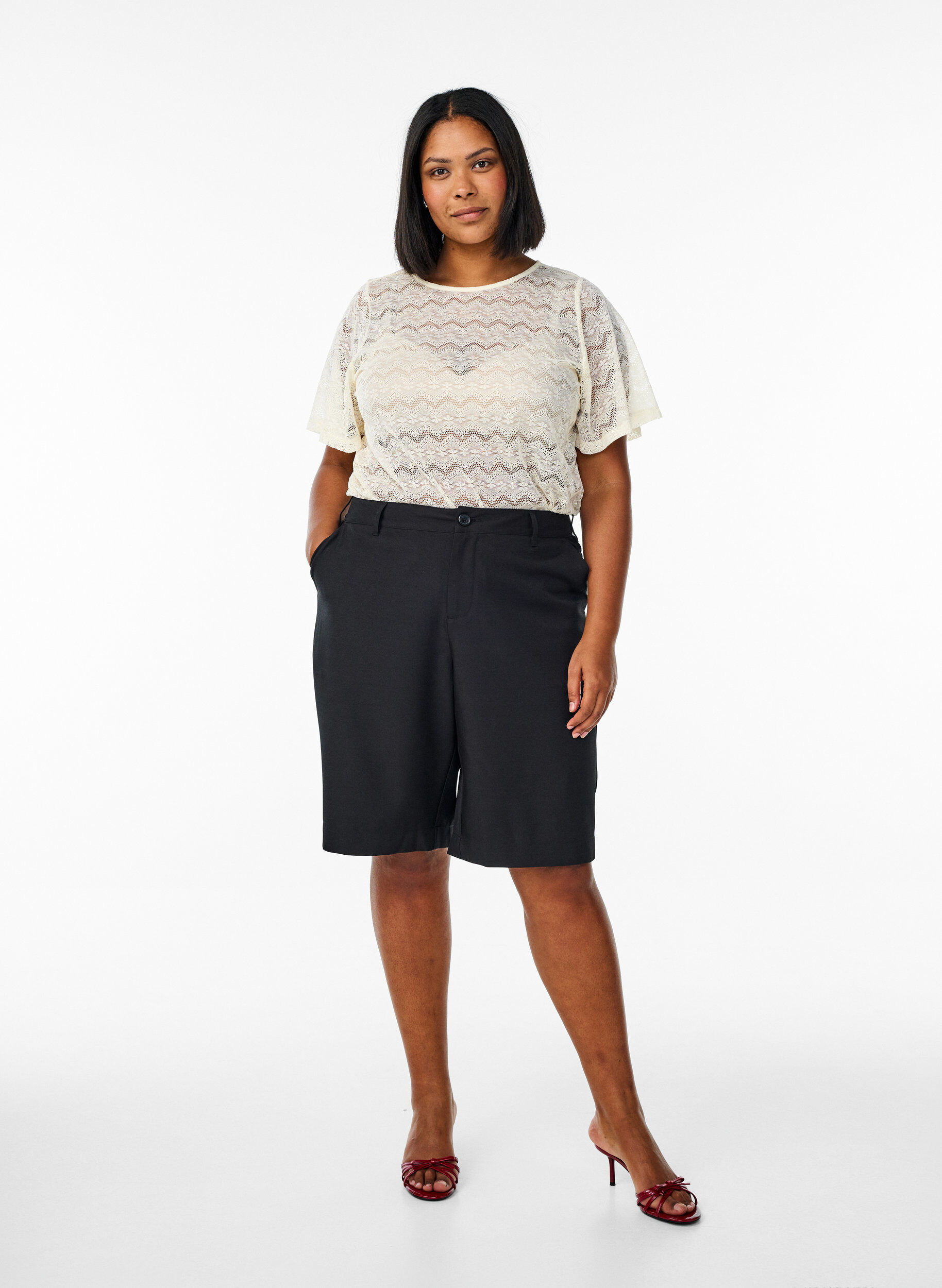 Zizzi Spetsblus med korta &auml;rmar och skulpterad f&aring;ll, Vanilla, Model image number 1