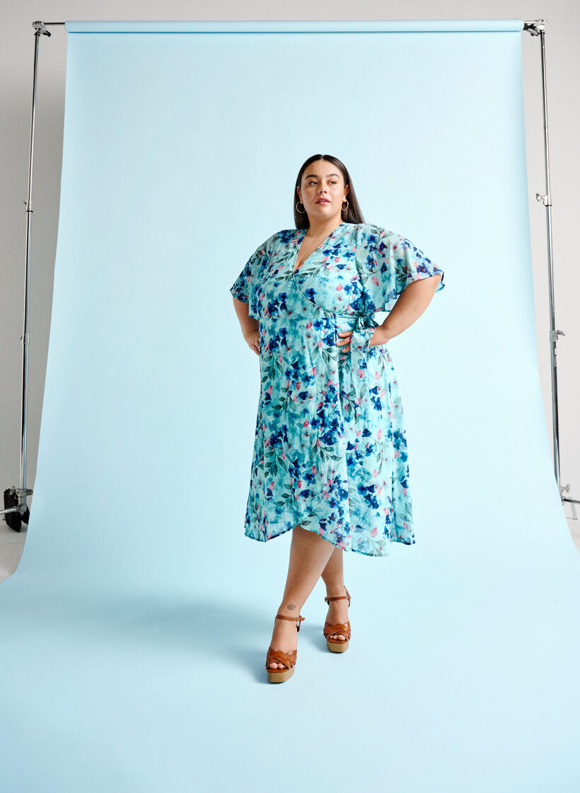 Blommig omlottklänning med korta ärmar, Trellis AOP, Image image number 0