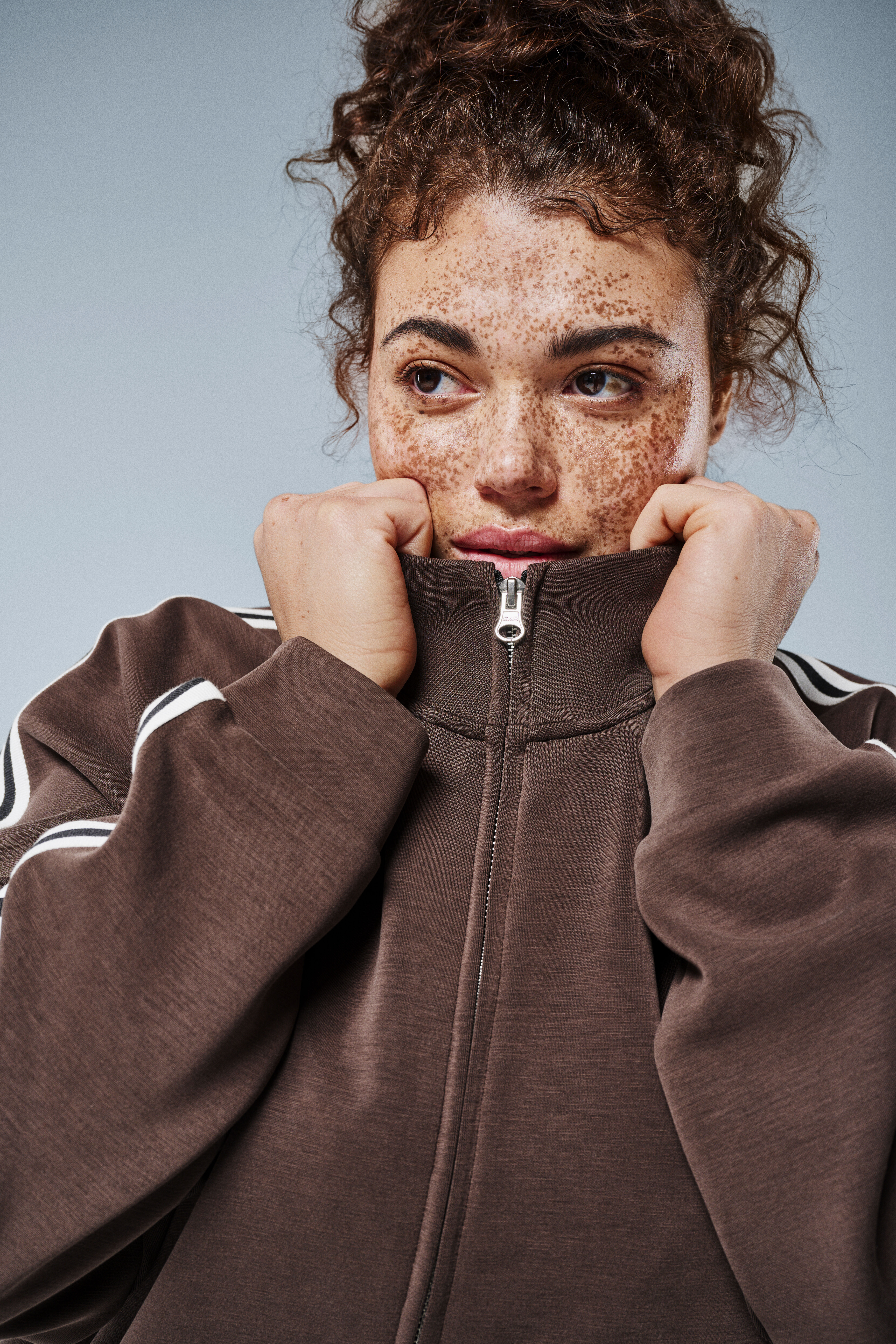 Zizzi Brun tr&auml;ningsoverall, , Model