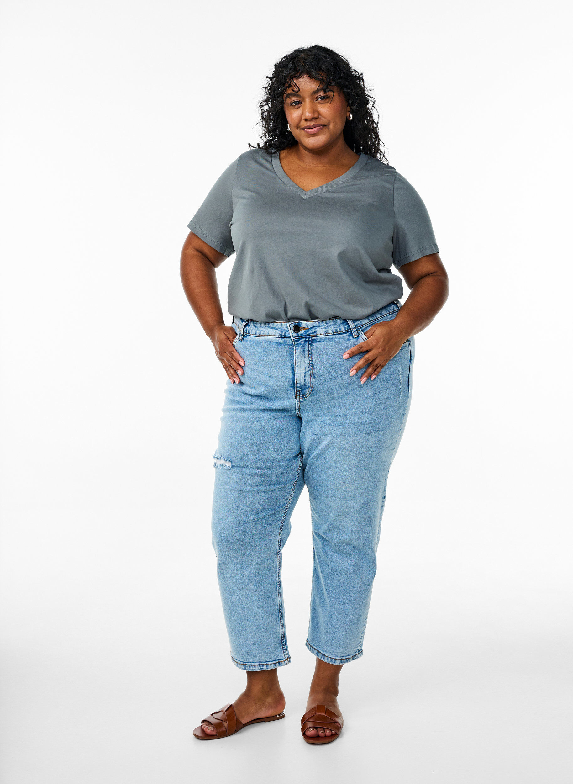 Zizzi Enkel T-shirt i bomull med v-ringning, Gr&ouml;n, Model image number 1