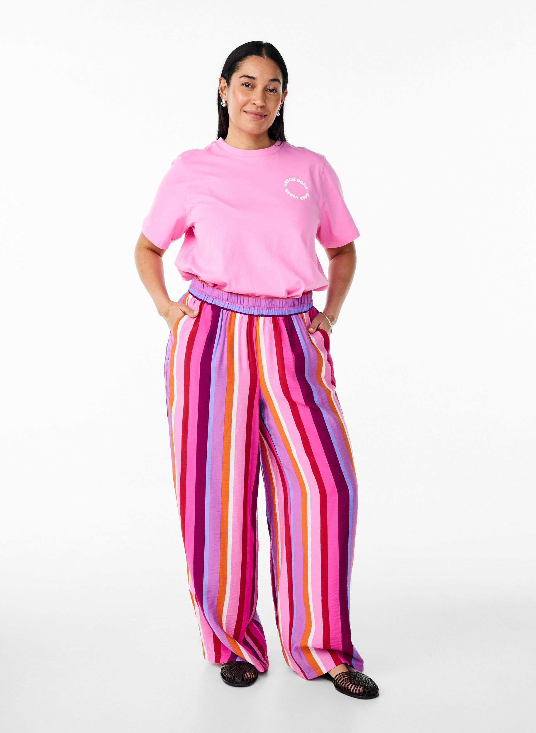 ZizziT-shirt i ekologisk bomull med textmotiv, Rosa, Model image number 1