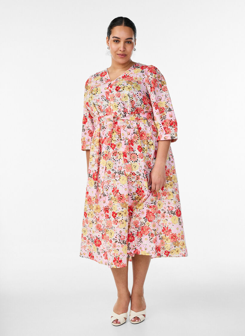 Blommig midikl&auml;nning med broderie anglaise och knytsk&auml;rp, Rosa, Model