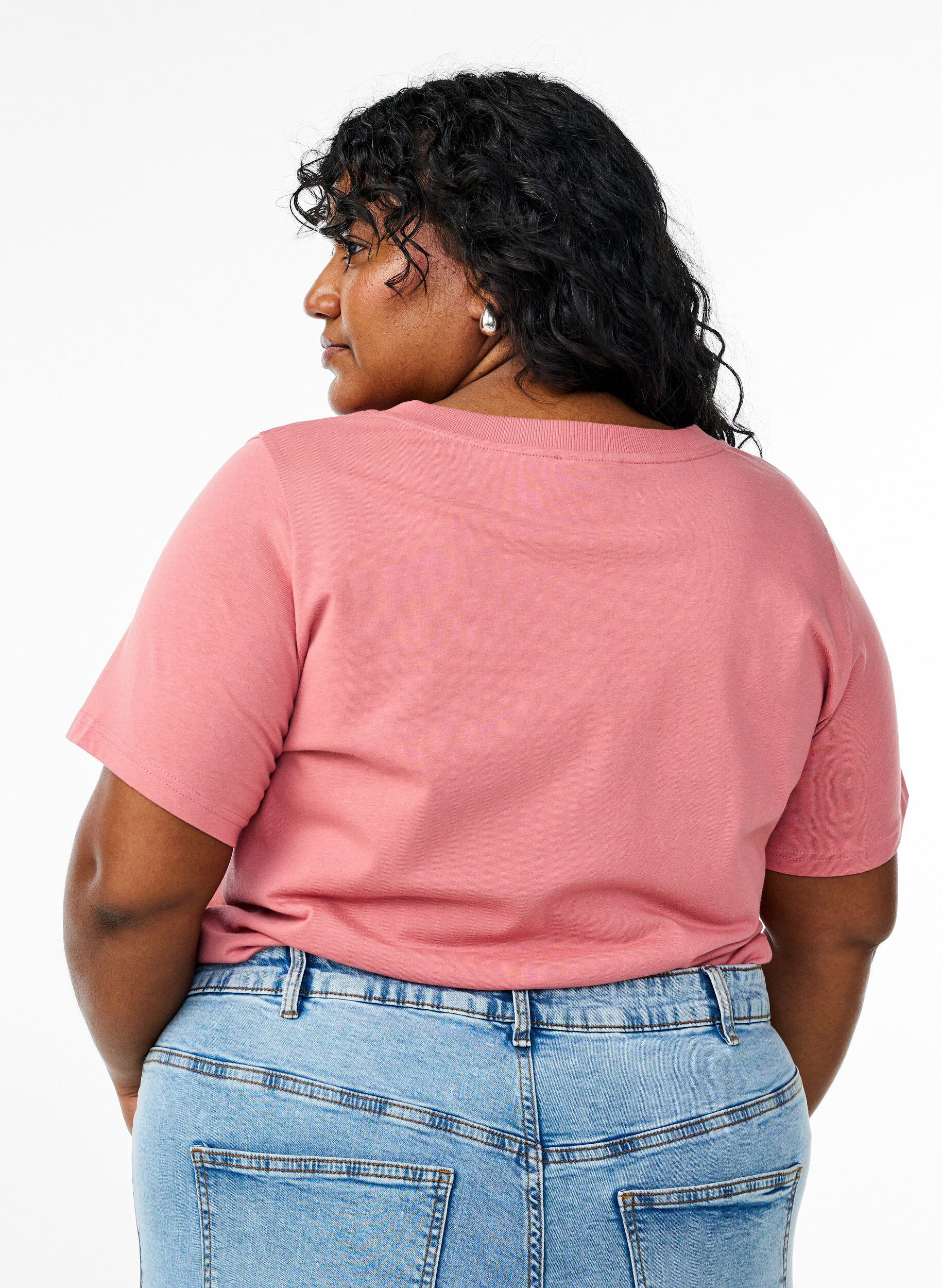 Zizzi Enkel T-shirt i bomull med v-ringning, Rosa, Model image number 2