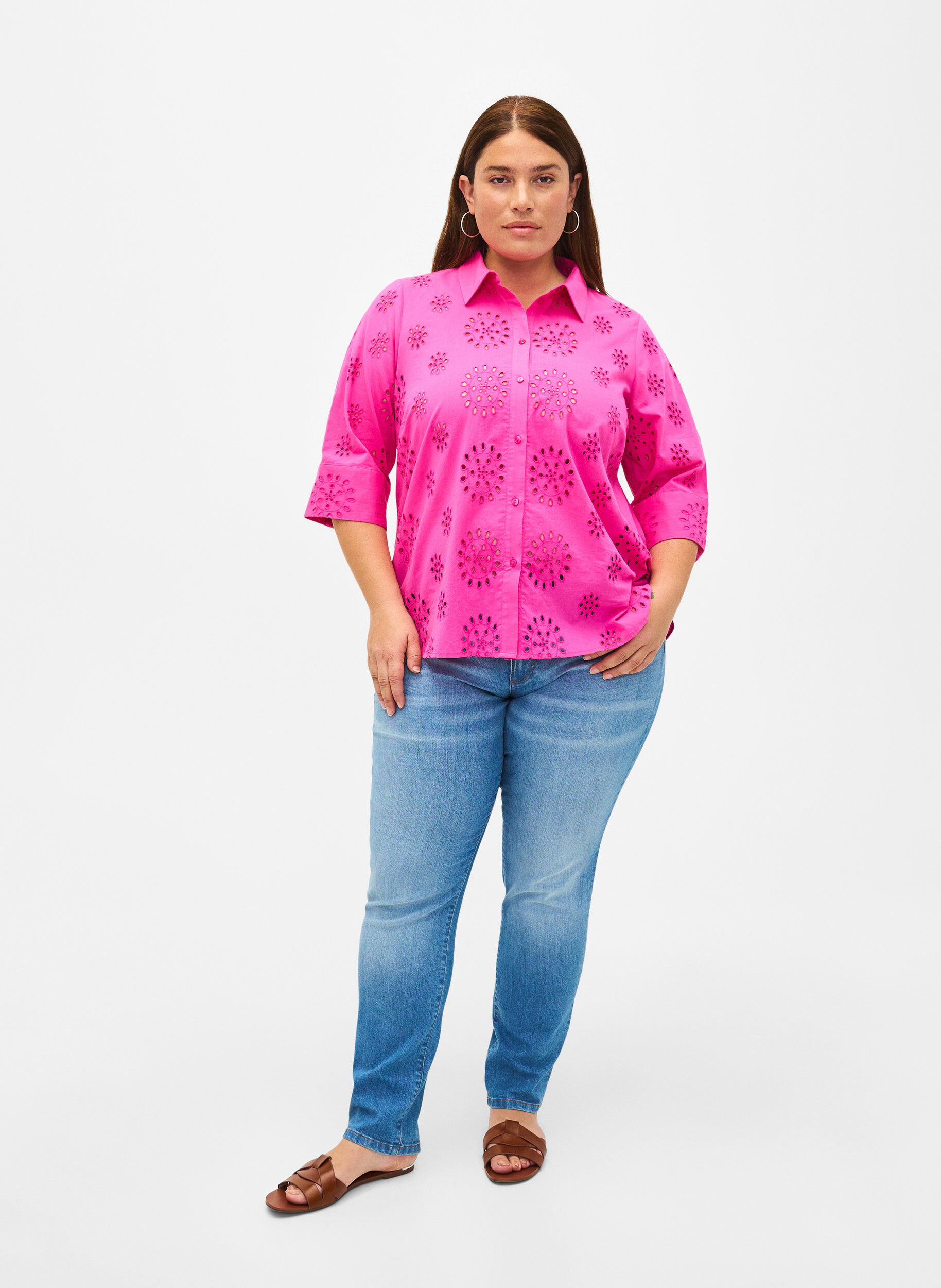 Zizzi Skjortblus med anglaise-broderier och trekvarts&auml;rmar, Raspberry Rose, Model image number 2