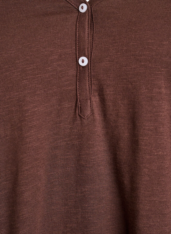 L&aring;ng&auml;rmad t-shirt med v-ringning och knappar, Brun, Packshot image number 2