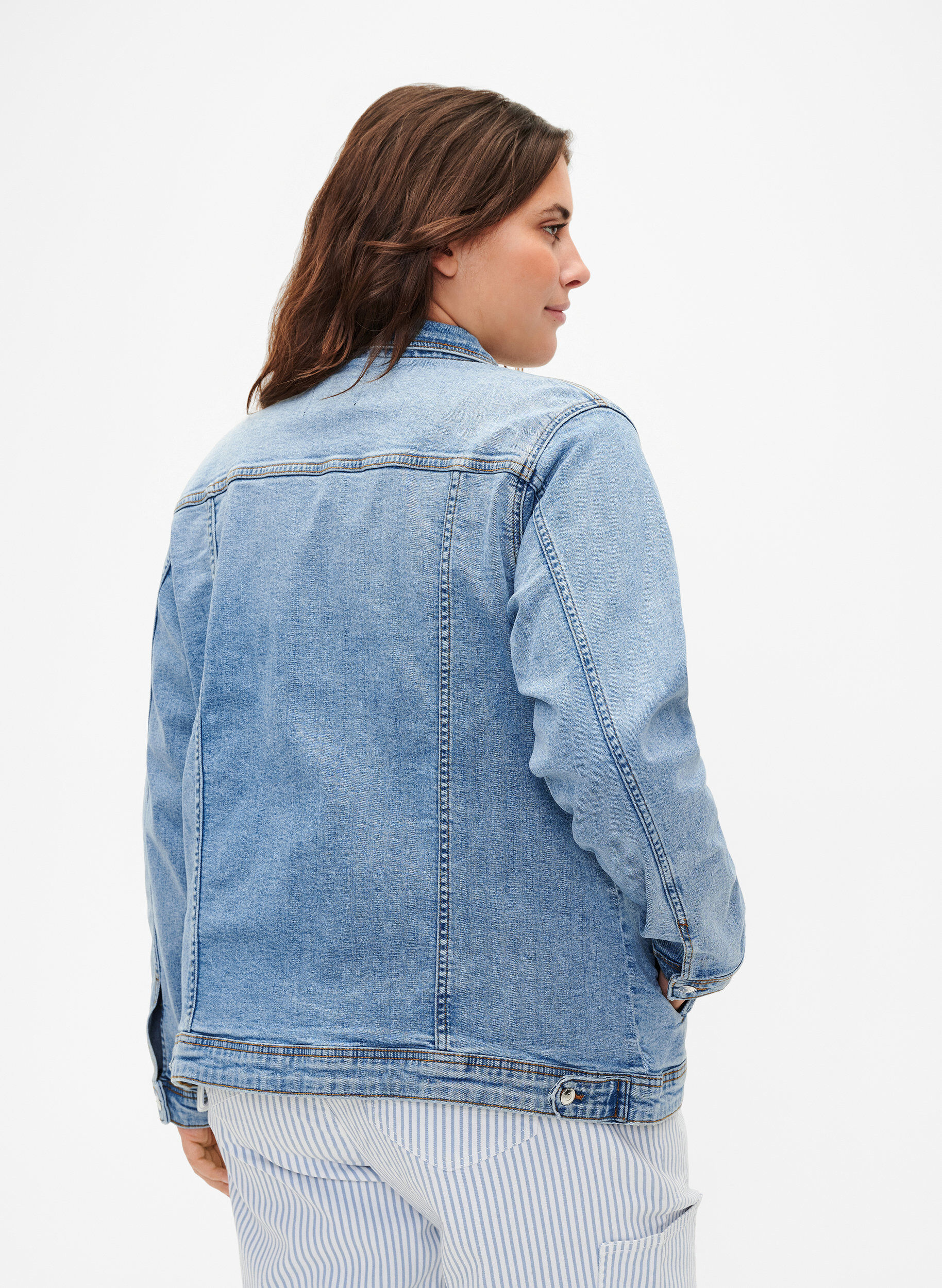 Zizzi Kort denimjacka i bomull, Light blue denim, Model image number 1