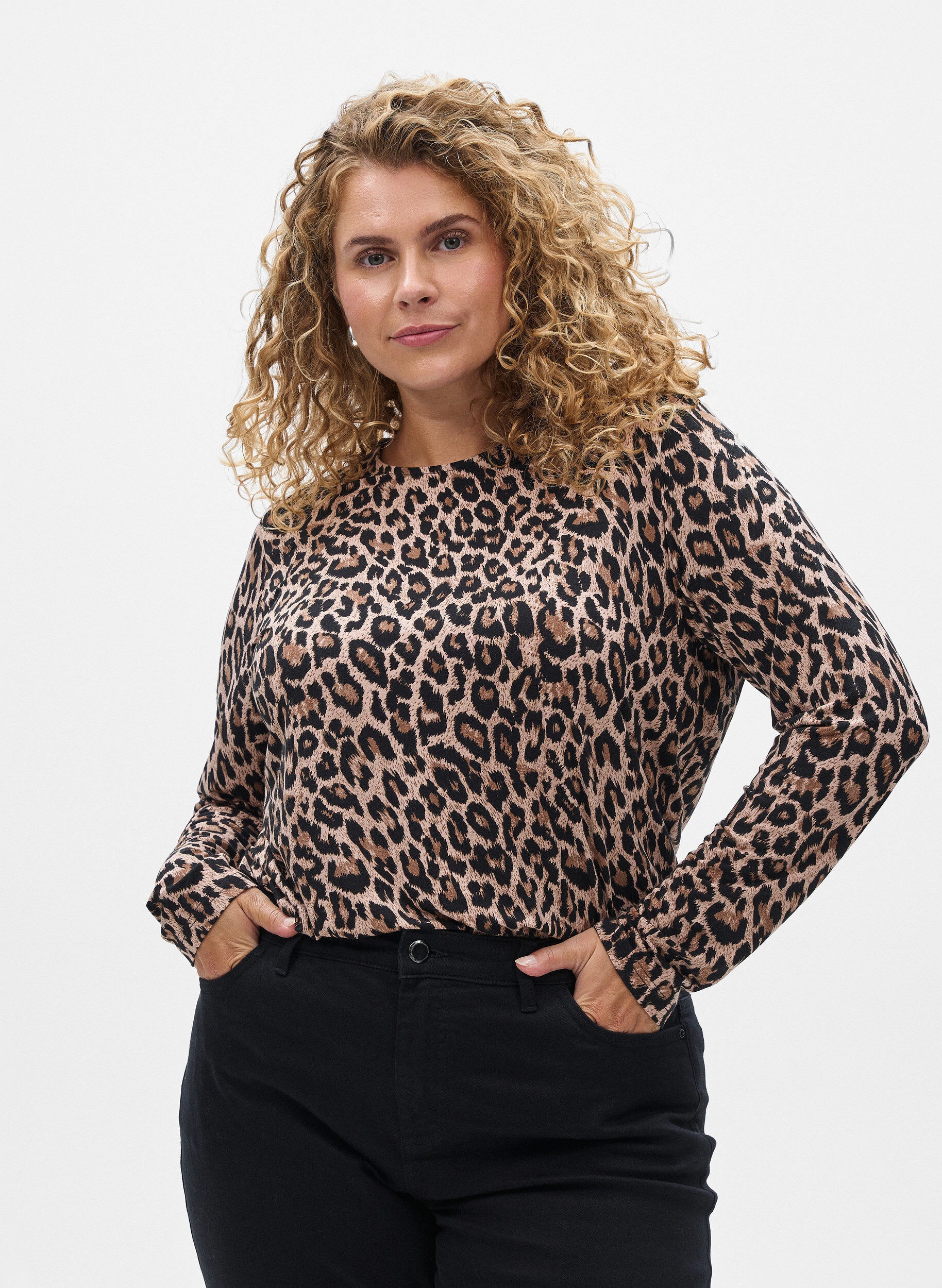 L&aring;ng&auml;rmad blus med leopardm&ouml;nster, Brun, Model