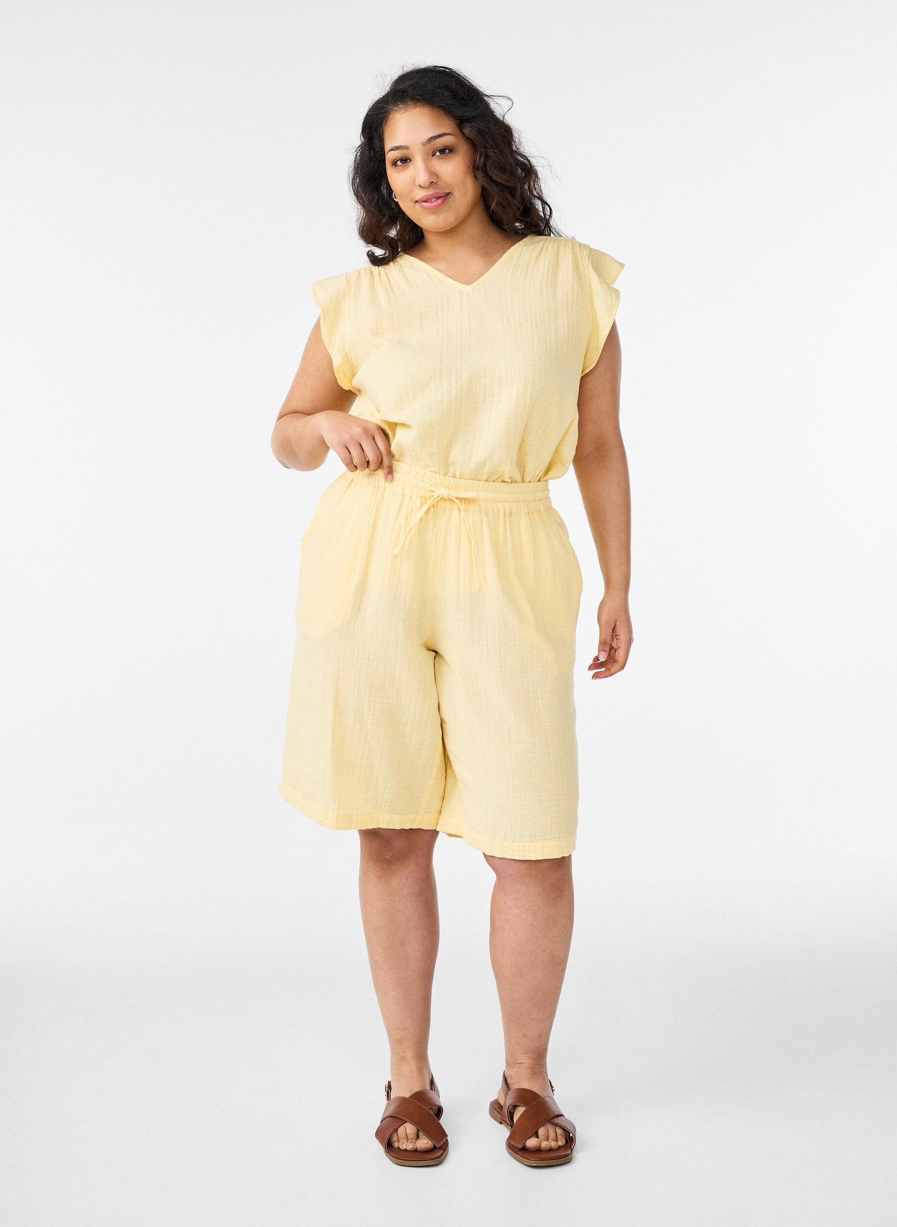 ZizziL&ouml;sa shorts i bomullsmuslin med h&ouml;g midja, Gul, Model image number 1