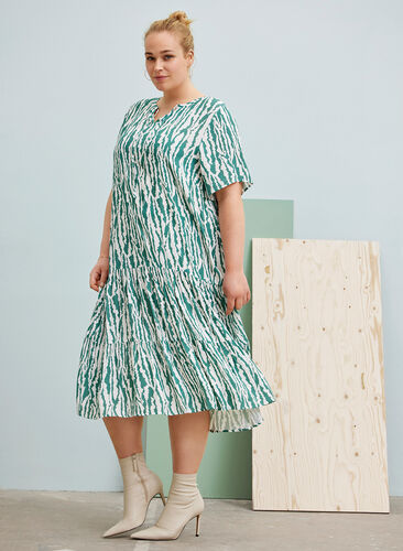 Kortärmad viskosklänning med mönster, Green Animal Print, Image image number 0