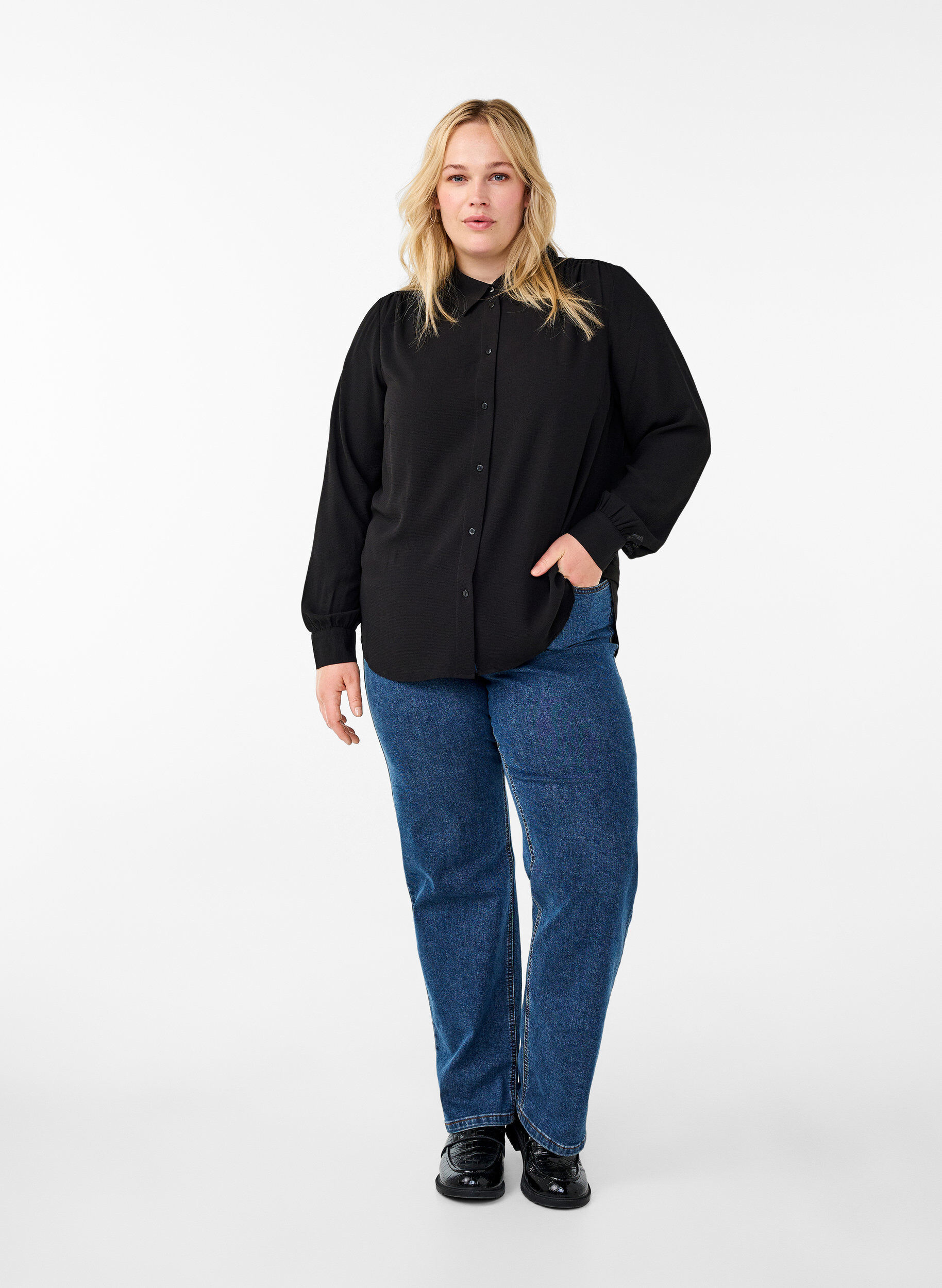 Zizzi Enf&auml;rgad skjorta med krage, Black, Model image number 2