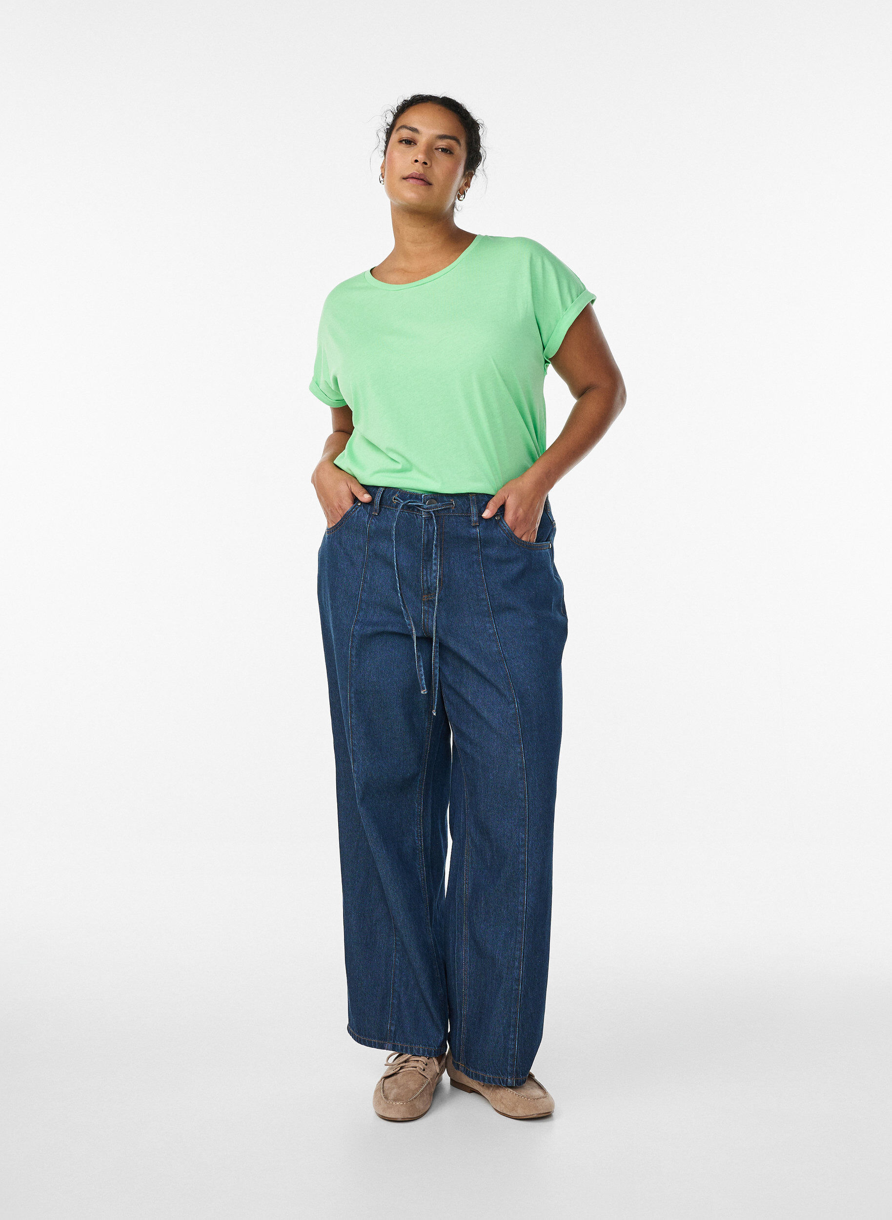 Zizzi Kort&auml;rmad t-shirt i bomullsmix, Gr&ouml;n, Model image number 1