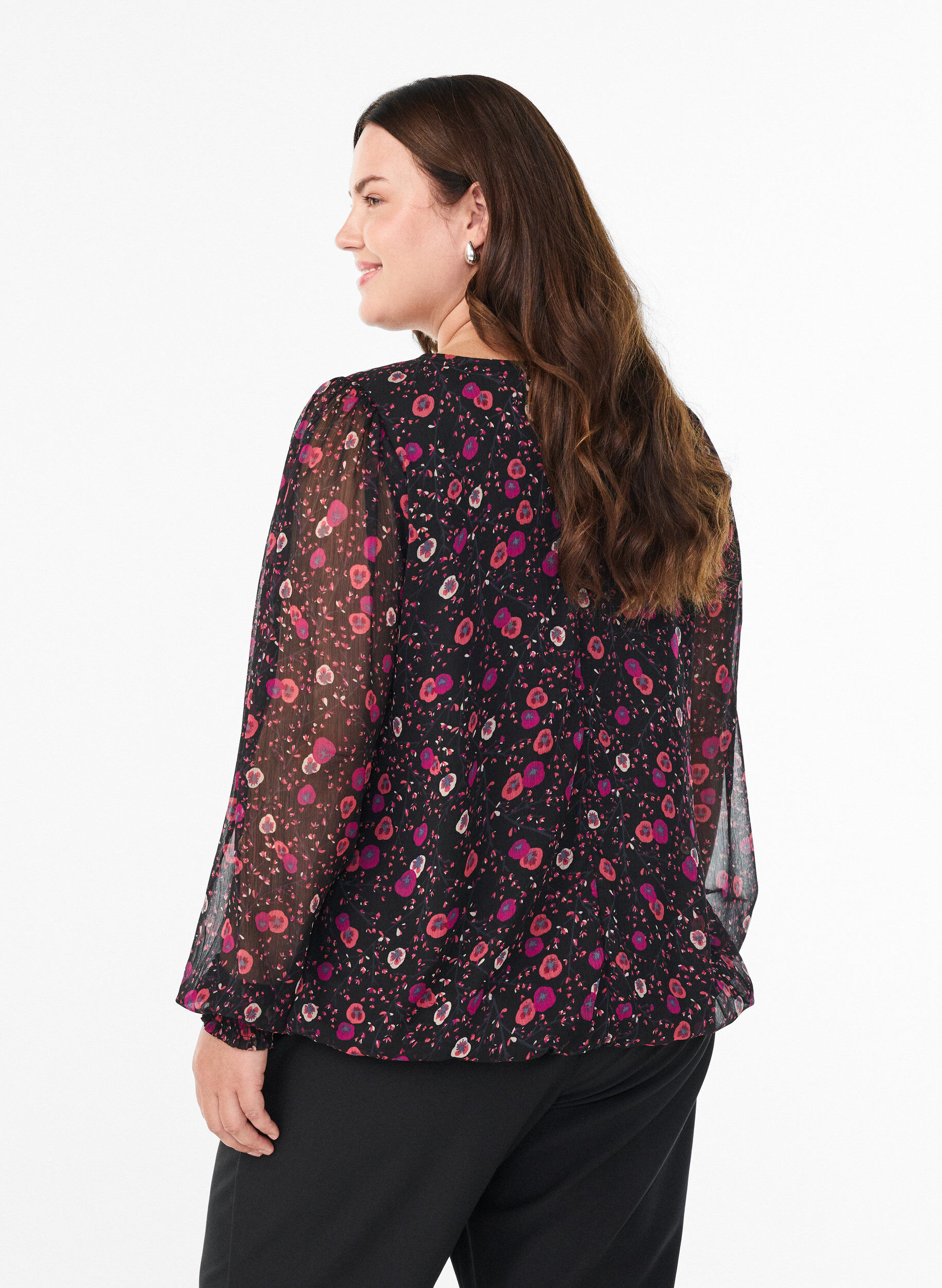 ZizziBlommig blus i chiffong med genomskinliga &auml;rmar, Svart, Model image number 2