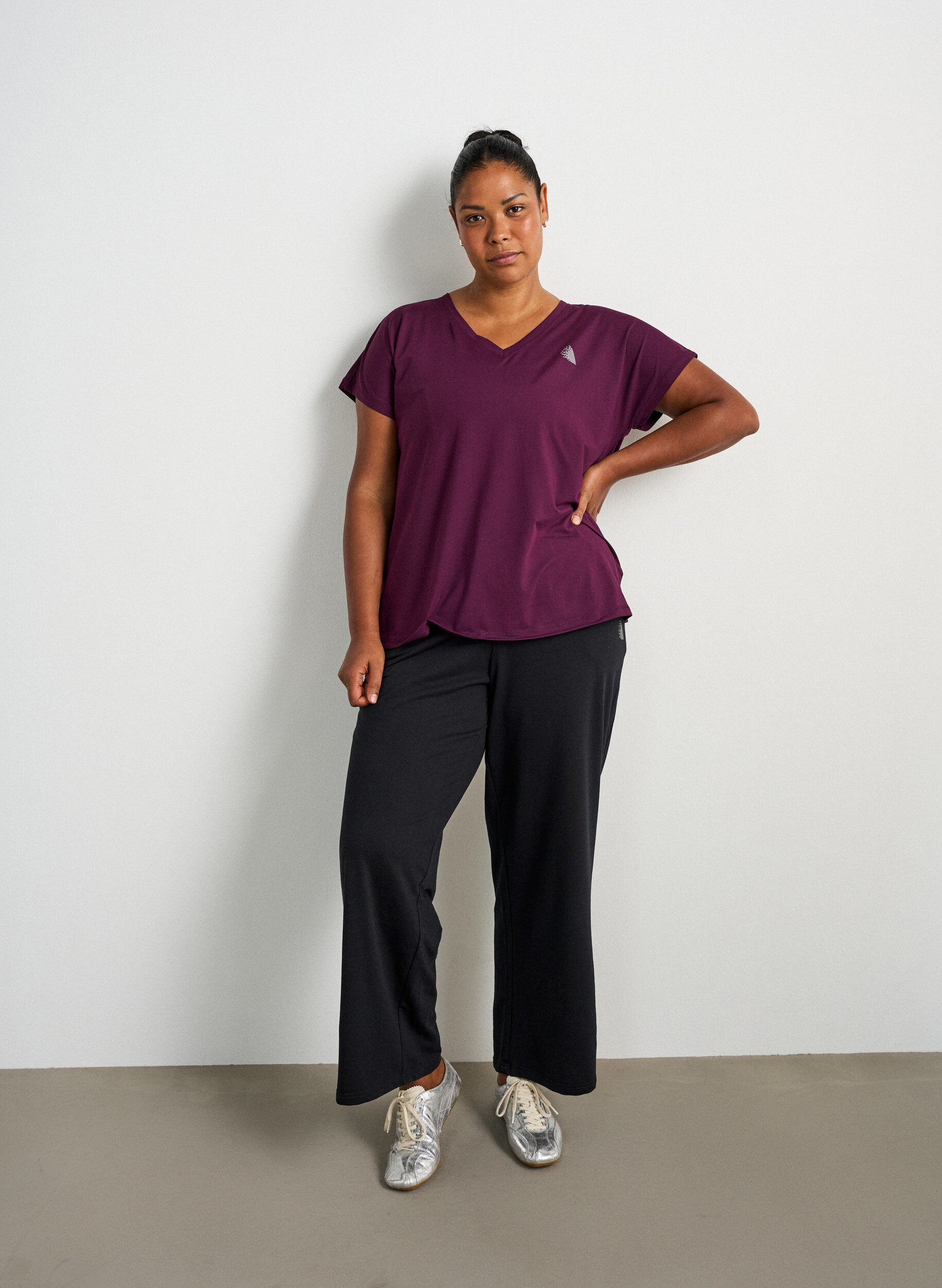 ZizziL&ouml;s tr&auml;ningst-shirt med v-ringning, Lila, Model image number 1