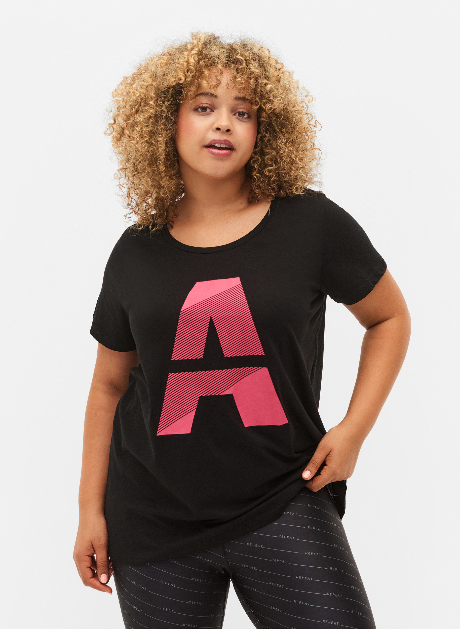 Zizzi  T-shirt till tr&auml;ning med print, Black w. Pink A, Model image number 0