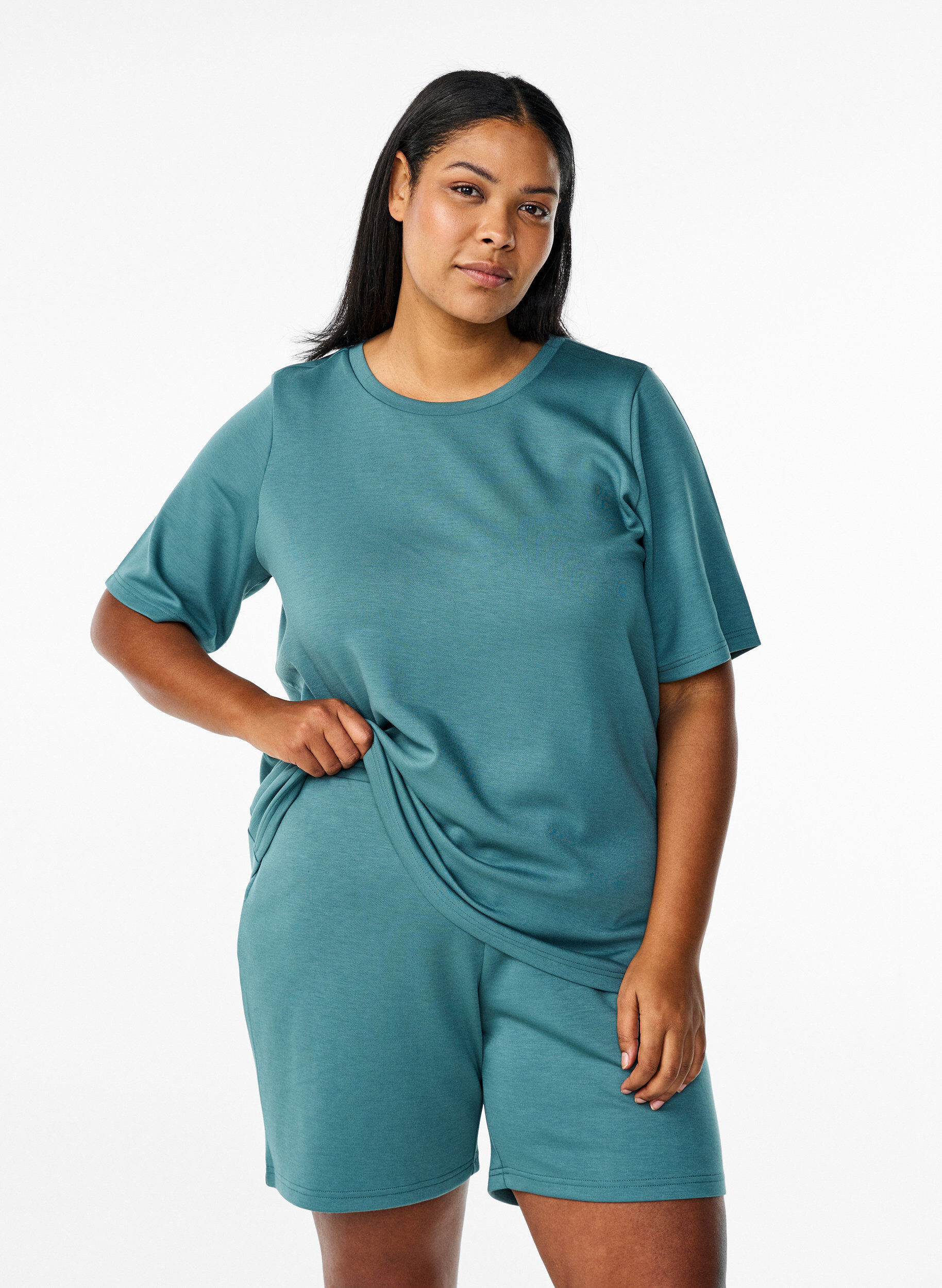 Shorts i modalmix med fickor, Gr&ouml;n, Model