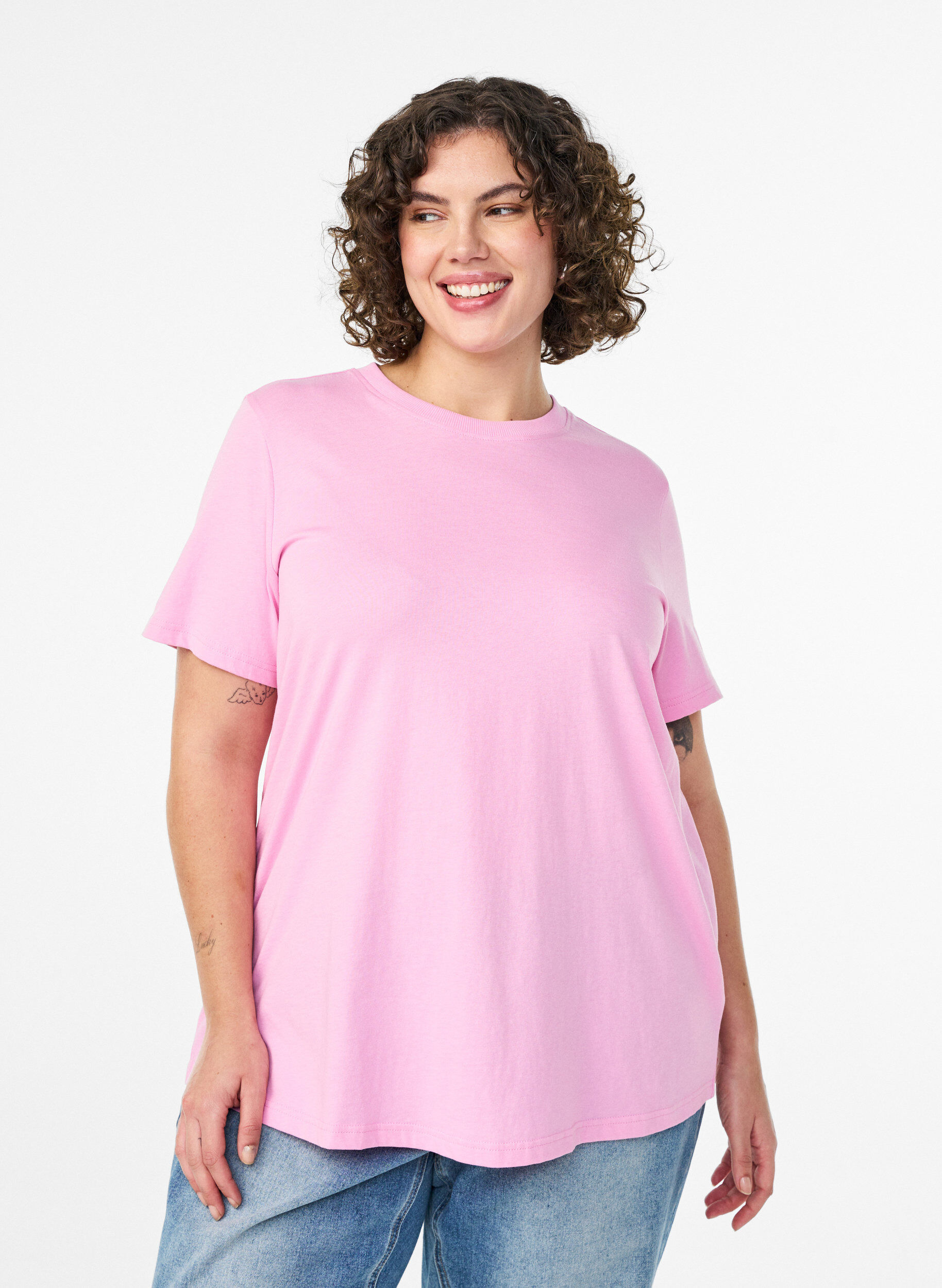 Enkel t-shirt i bomull med rund halsringning, Rosa, Model