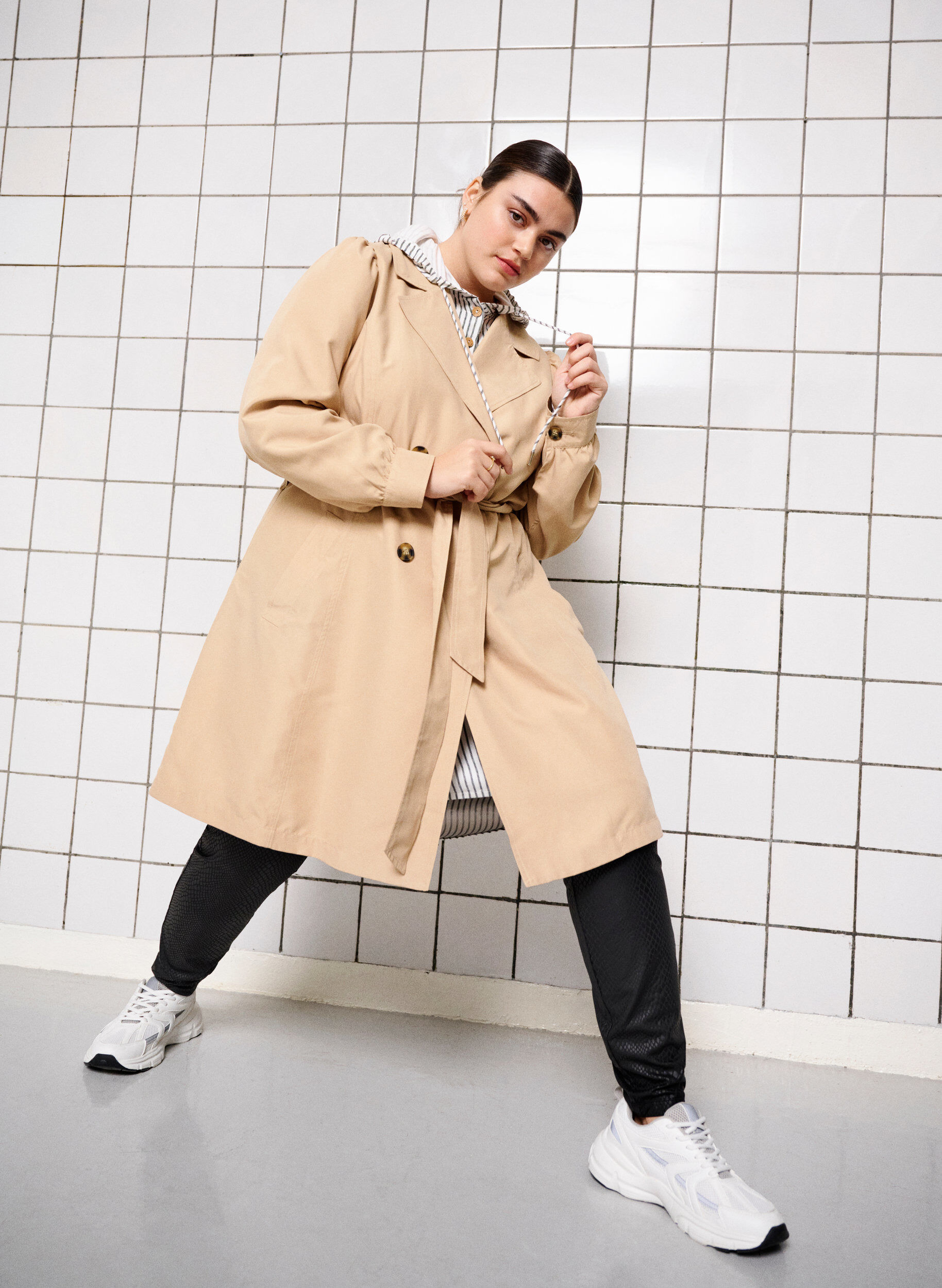 Zizzi Trenchcoat med b&auml;lte och fickor, Nomad, Image image number 1