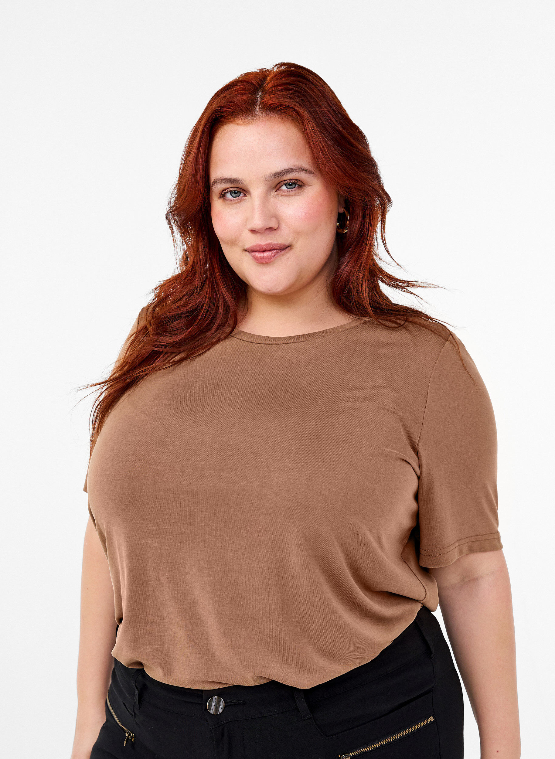 Zizzi T-shirt i TENCEL&trade; Modal med rund halsringning, Brun, Model image number 0