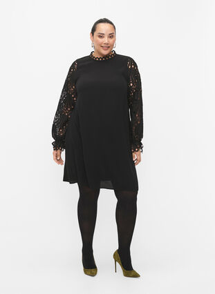 Klänning i viskos med crochet ärmar, Black, Model image number 3