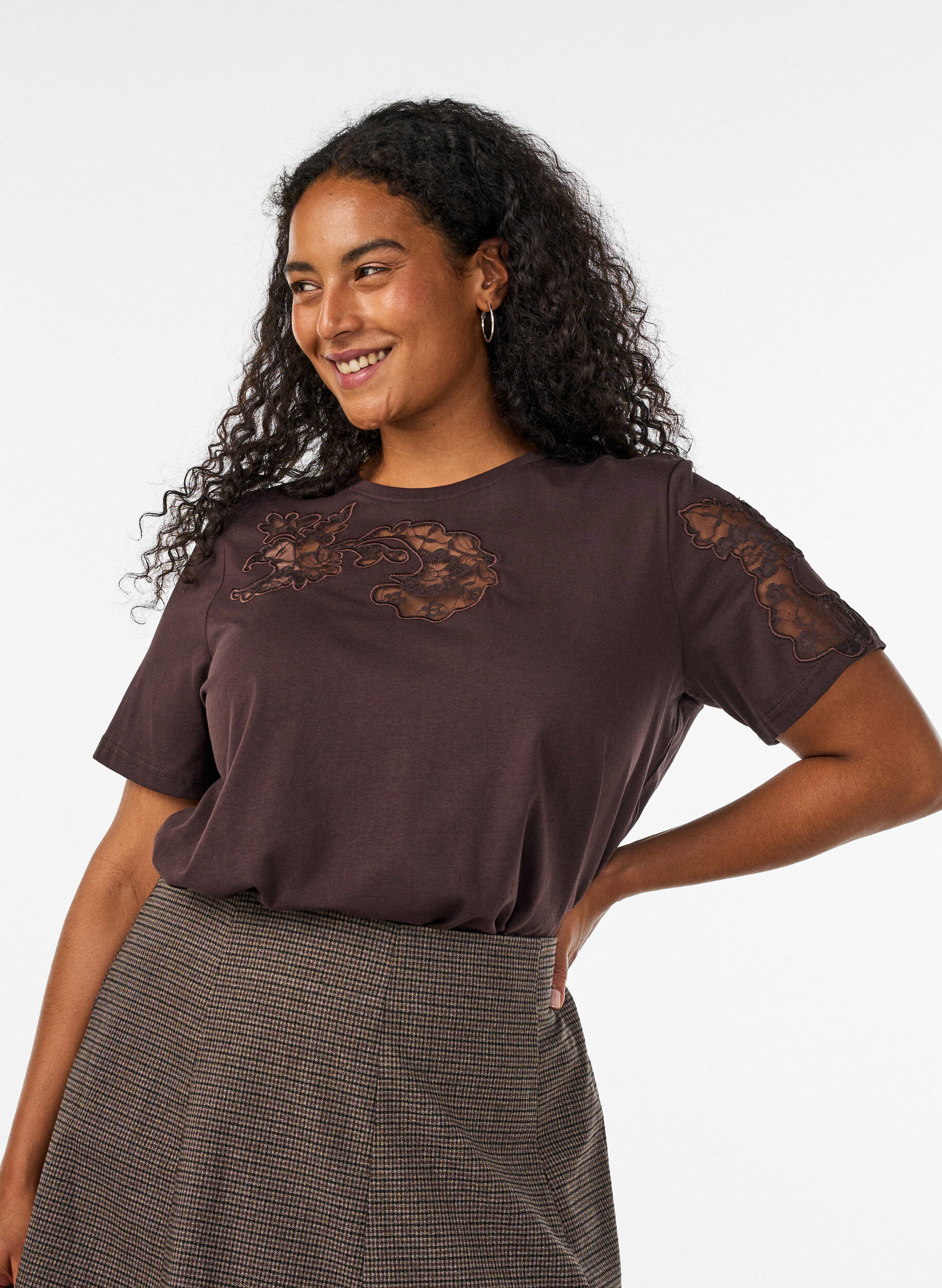 ZizziT-shirt i bomull med spetsapplikationer, Brun, Model image number 0
