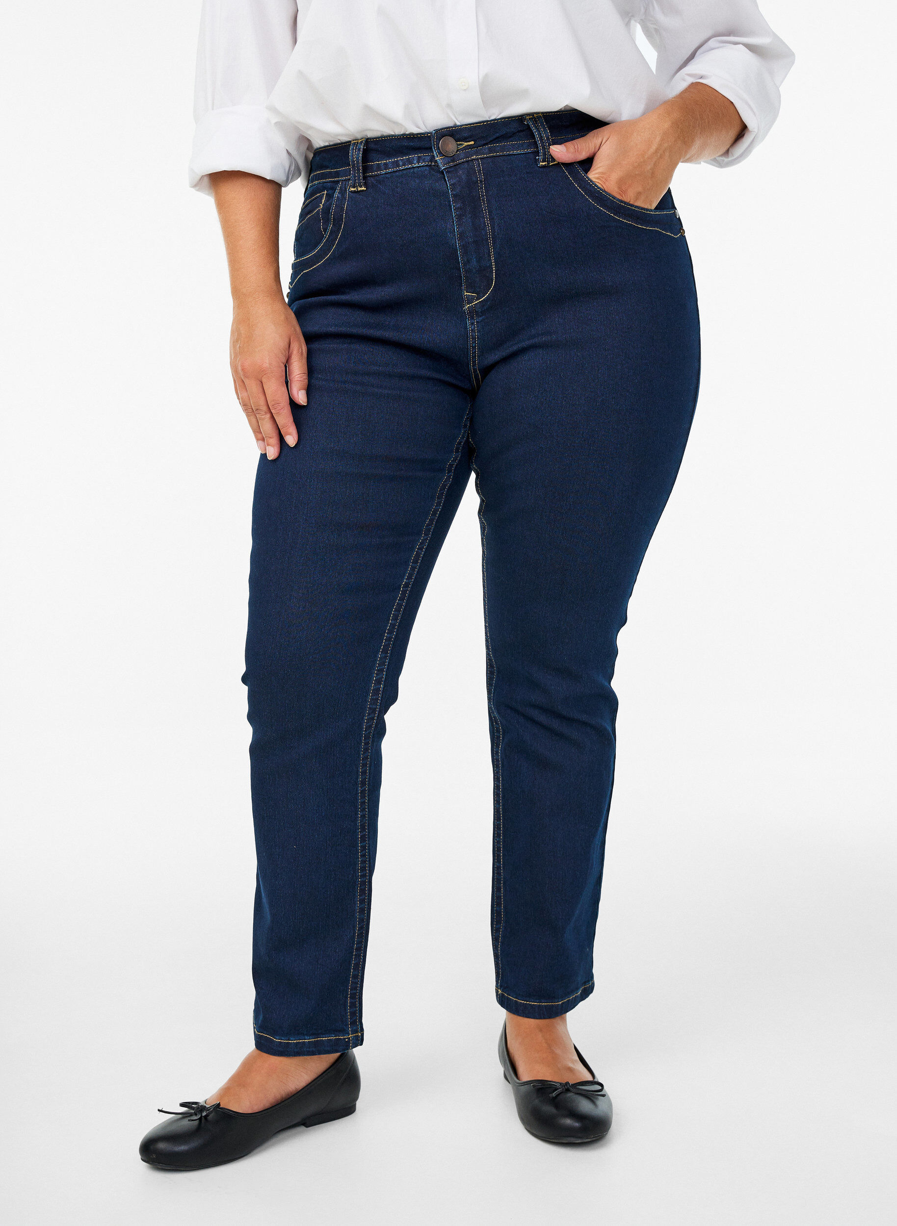 Zizzi Slim fit Vilma jeans med h&ouml;g midja, Bl&aring;, Model image number 3