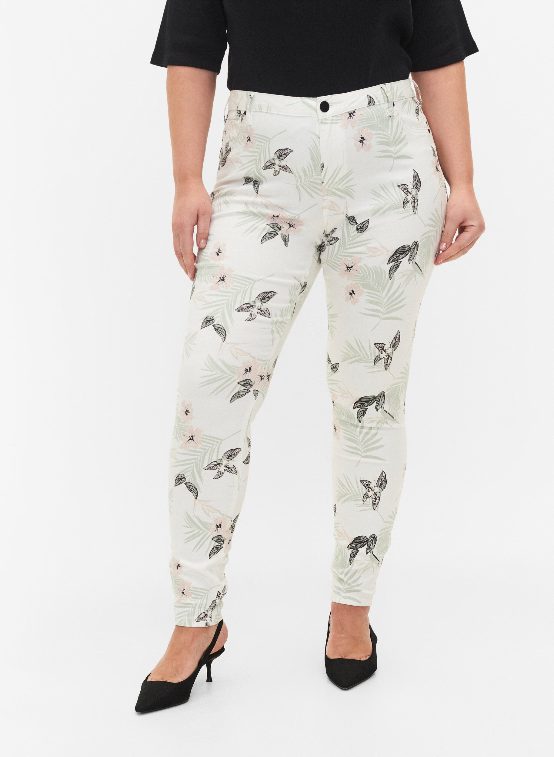 Zizzi H&ouml;gmidjade Amy jeans med blomm&ouml;nster, White Flower AOP L78, Model image number 2