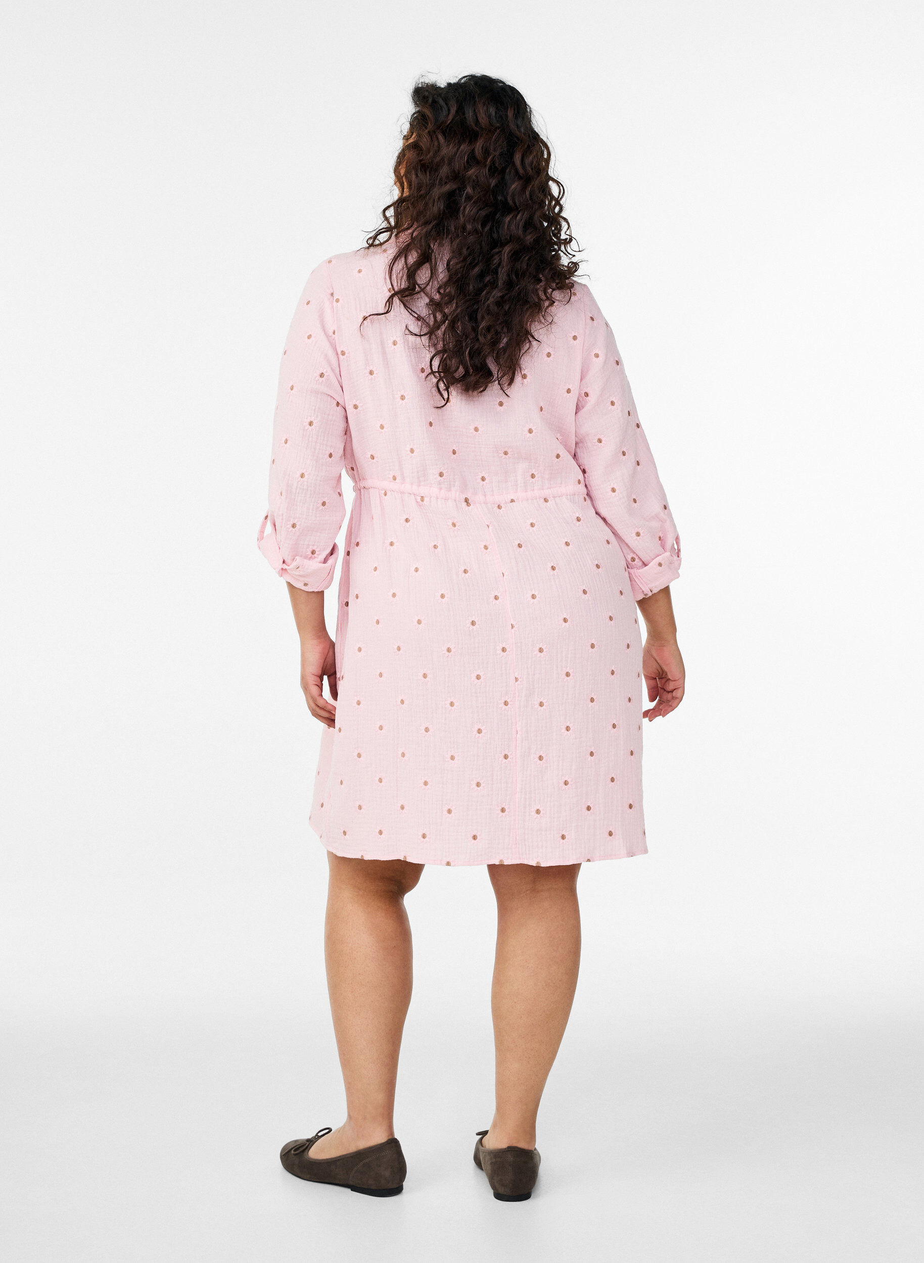 Zizzi Skjortkl&auml;nning i bomullsmuslin med broderade motiv, Rosa, Model image number 2
