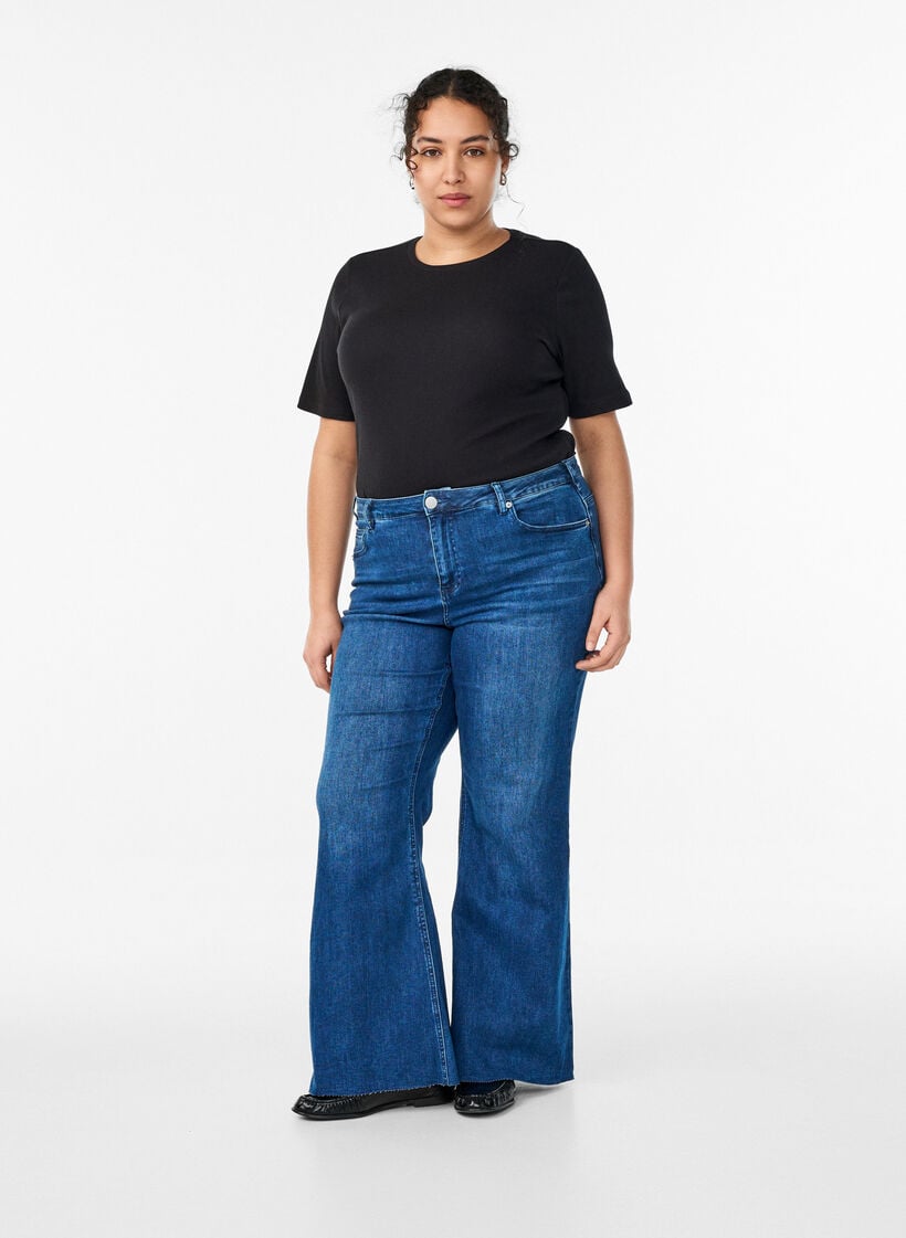 Ribbad bas-T-shirt med rund hals, Svart, Model image number 1