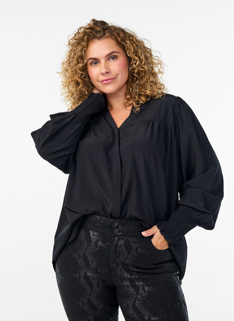 Blus med volangkrage och rynkning, Svart, Model image number 0