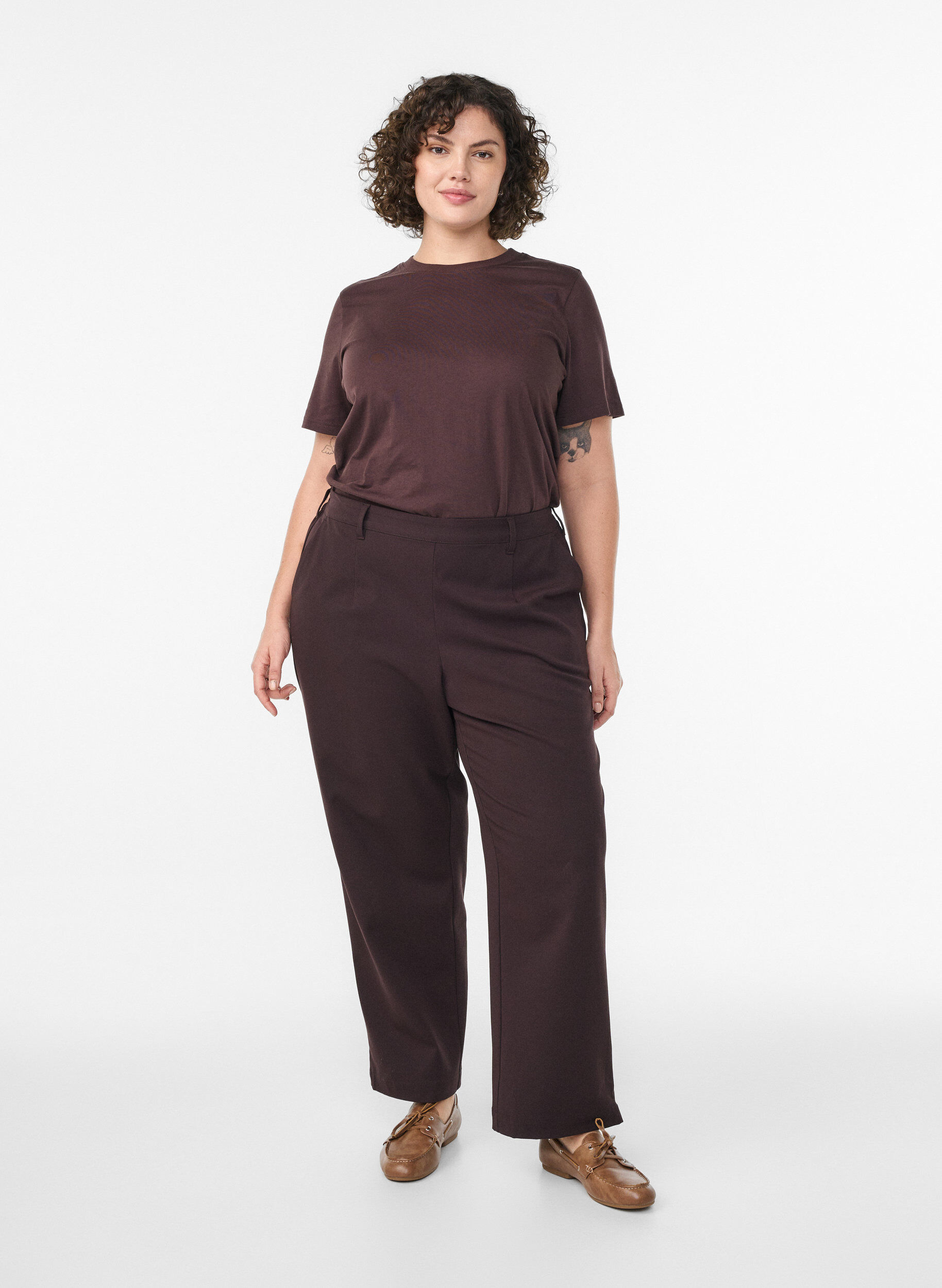 Zizzi Enkel t-shirt i bomull med rund halsringning, Brun, Model image number 1