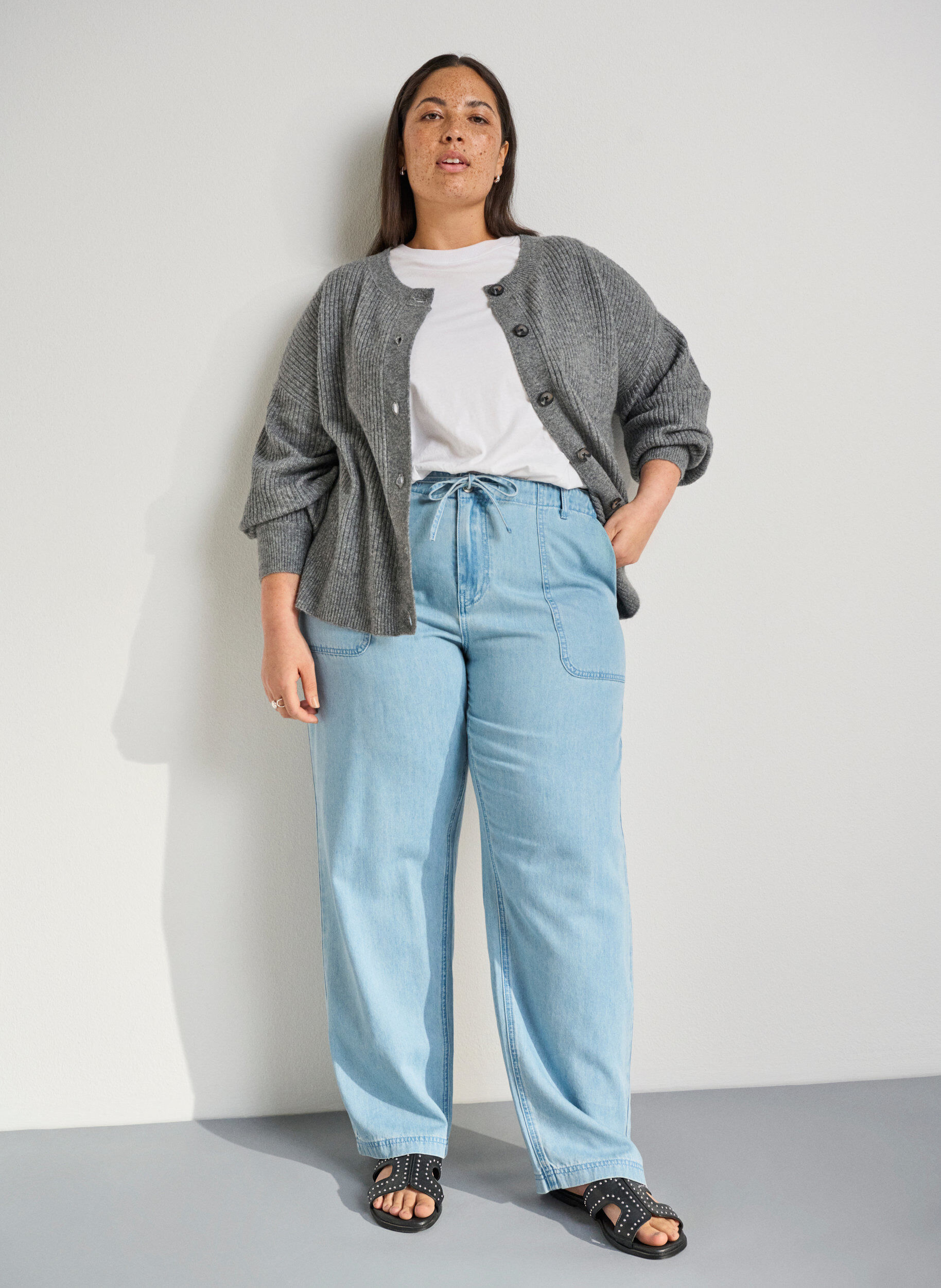 Extra Wide Fit - Platta sandaler med nitar