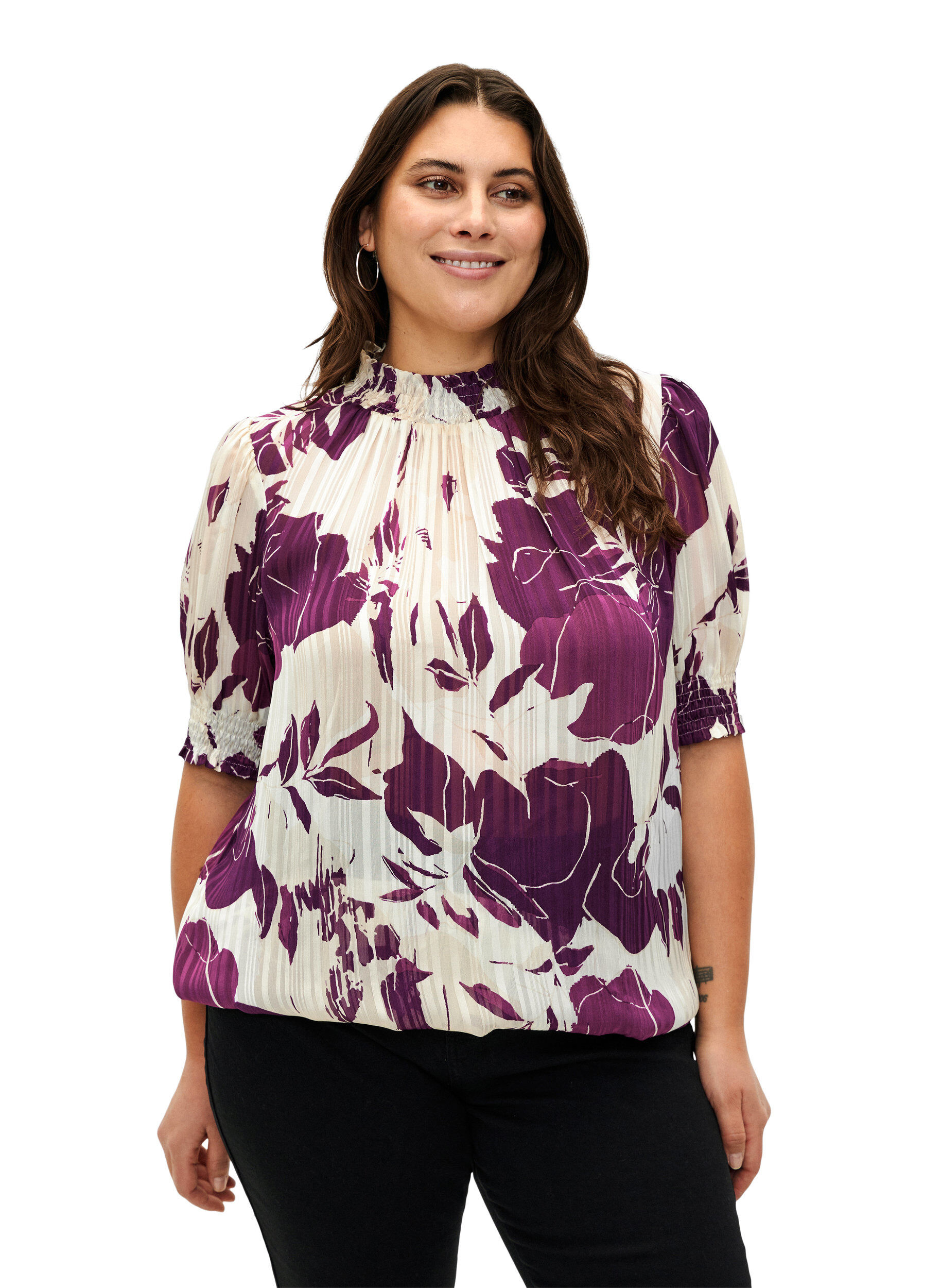 Zizzi Kort&auml;rmad smockad blus med tryck, D.Purple Graphic AOP, Model image number 0
