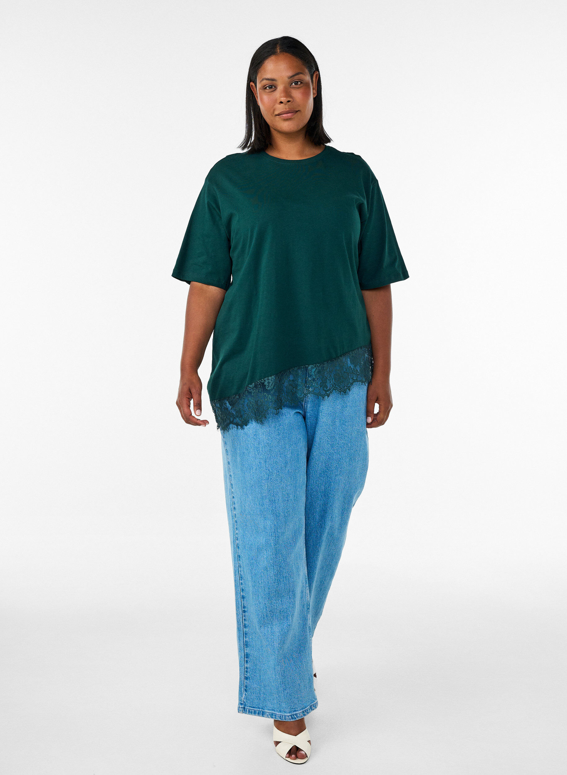 ZizziT-shirt med asymmetrisk spetskant, Gr&ouml;n, Model image number 1