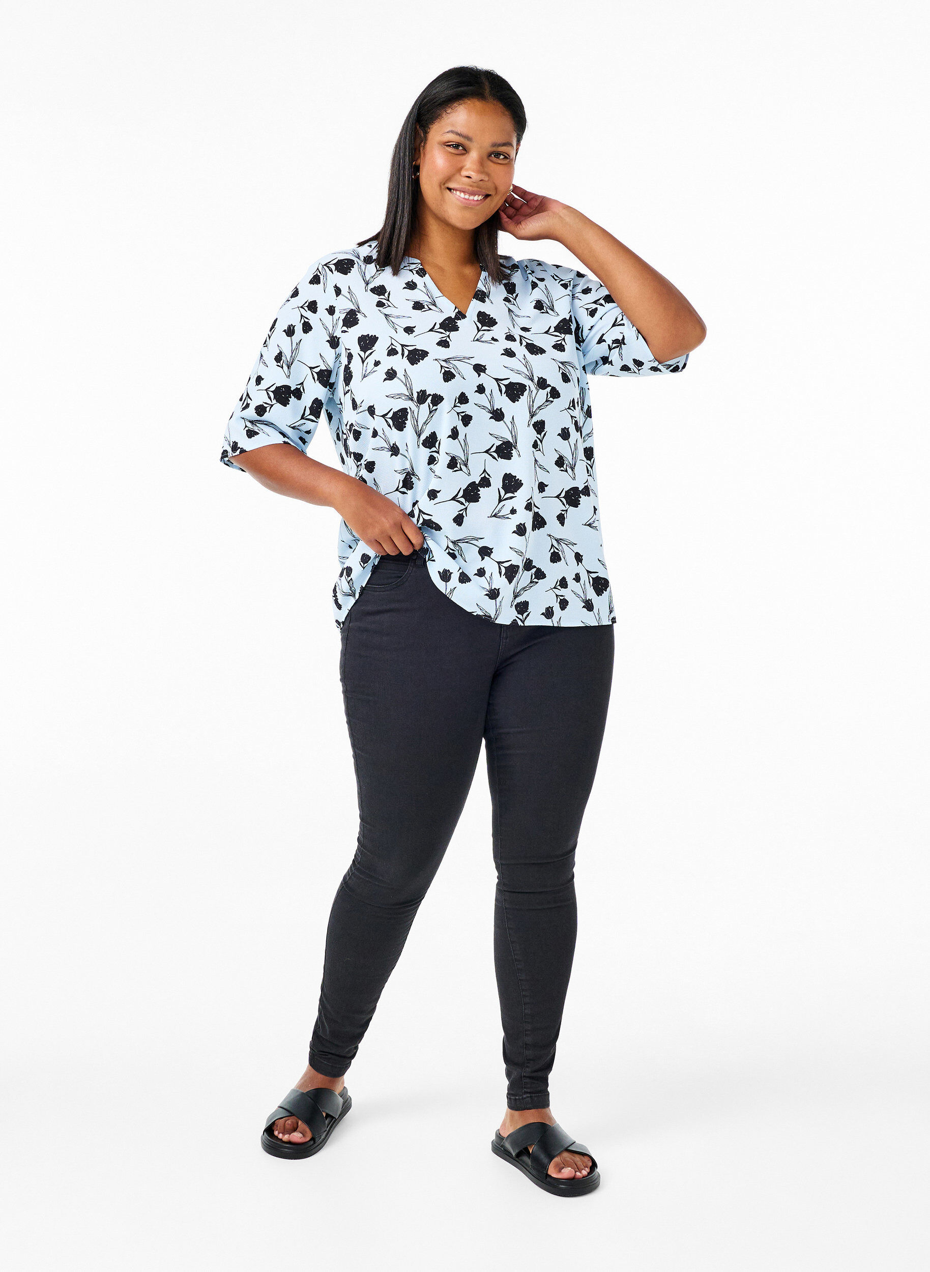 Zizzi Blus med V-ringning och blomstertryck, Cashmere Blue Flower, Model image number 2