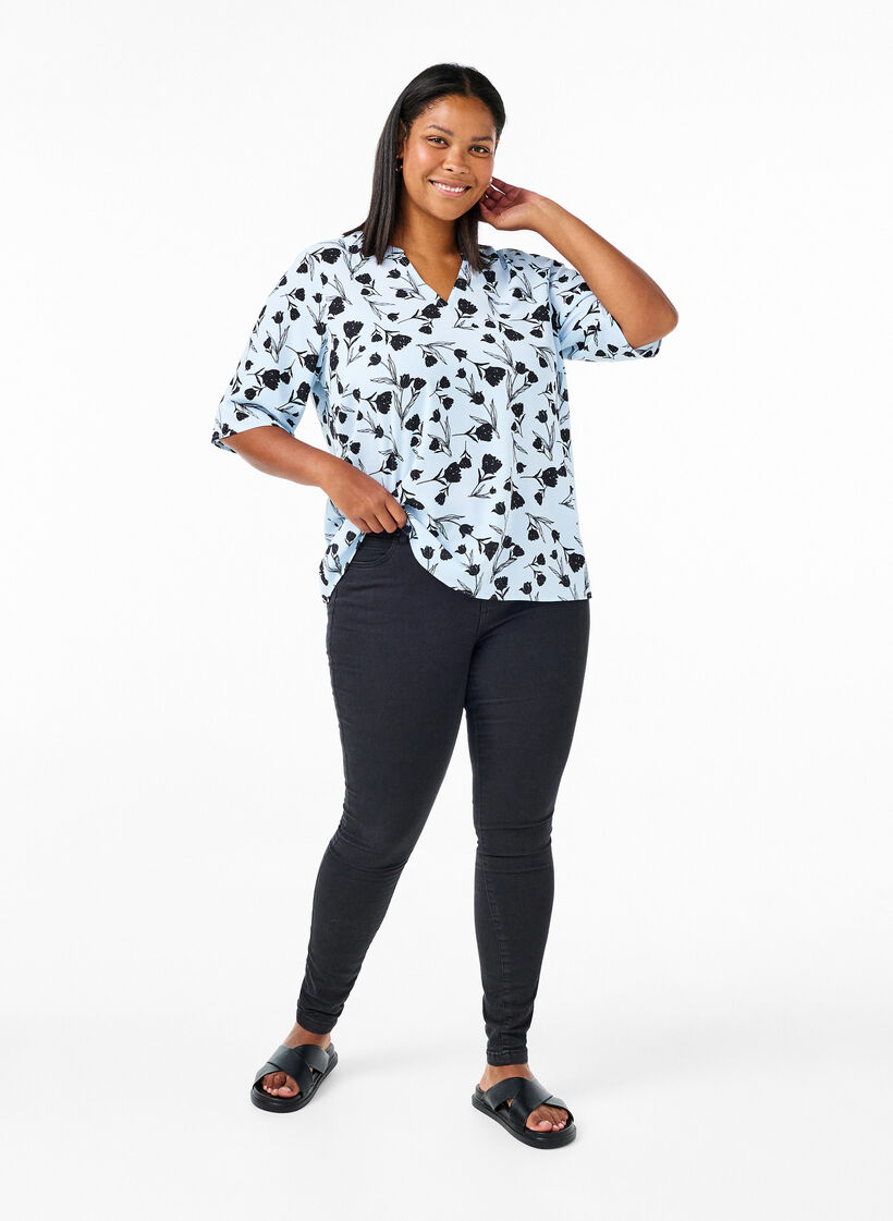 Blus med V-ringning och blomstertryck, Cashmere Blue Flower, Model image number 2